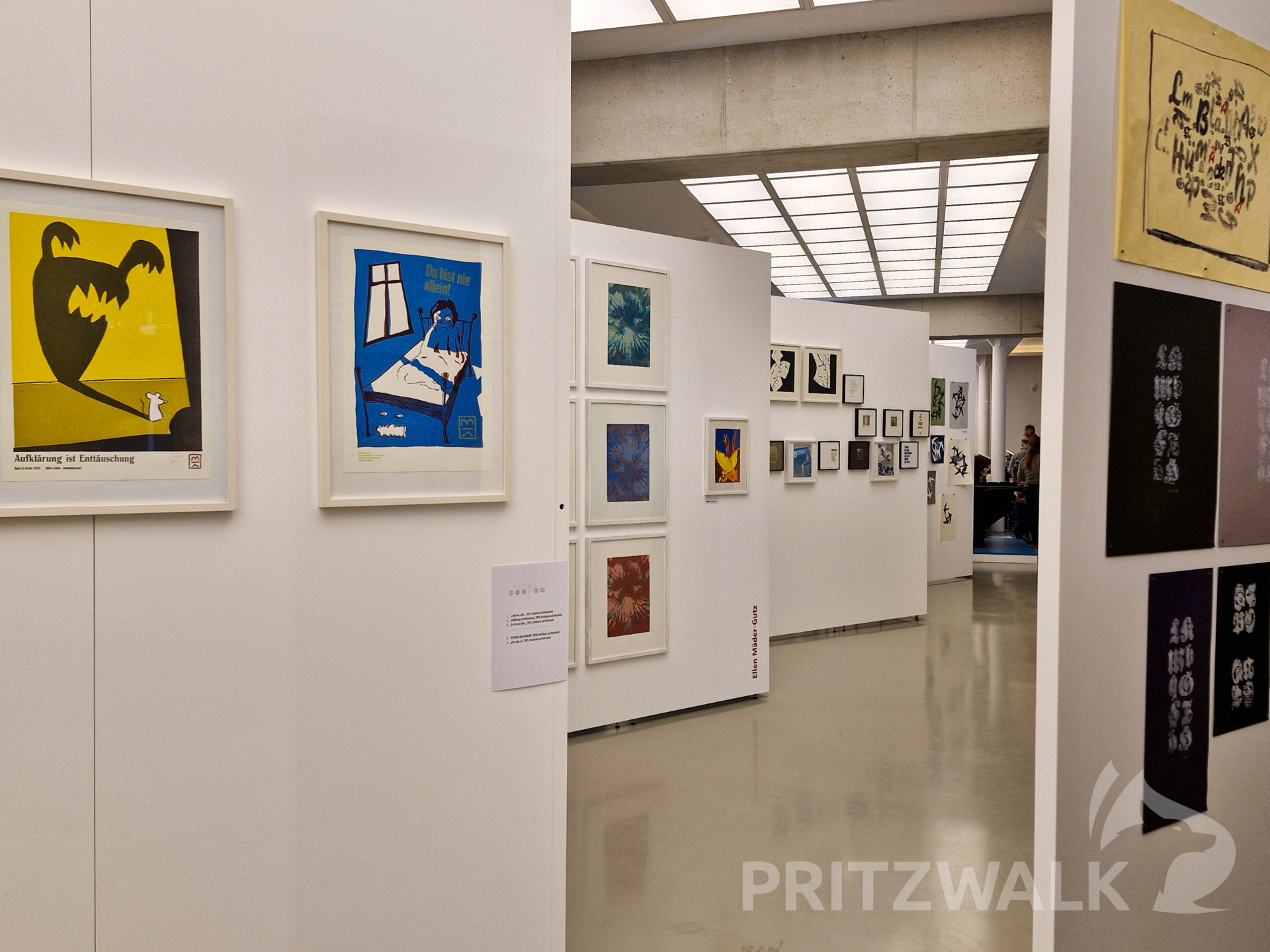 Die Ausstellung „Schwarm“ mit Werken von regionalen Künstlern wurde eröffnet und zieht sich wie ein Schwarm durch die Museumsfabrik. Foto: Stadt Pritzwalk