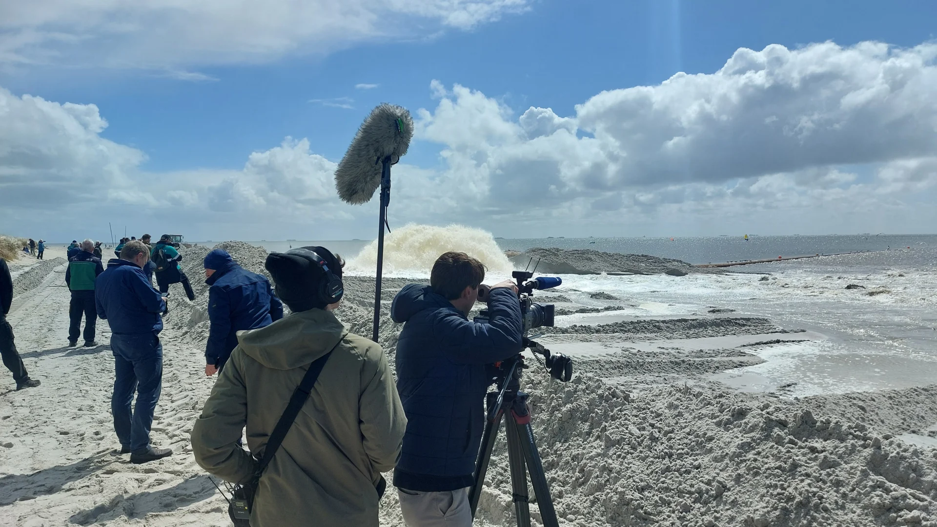 Großes mediales Interesse an der Föhrer Südküste (Foto: AmtFA Andreas Hansen)