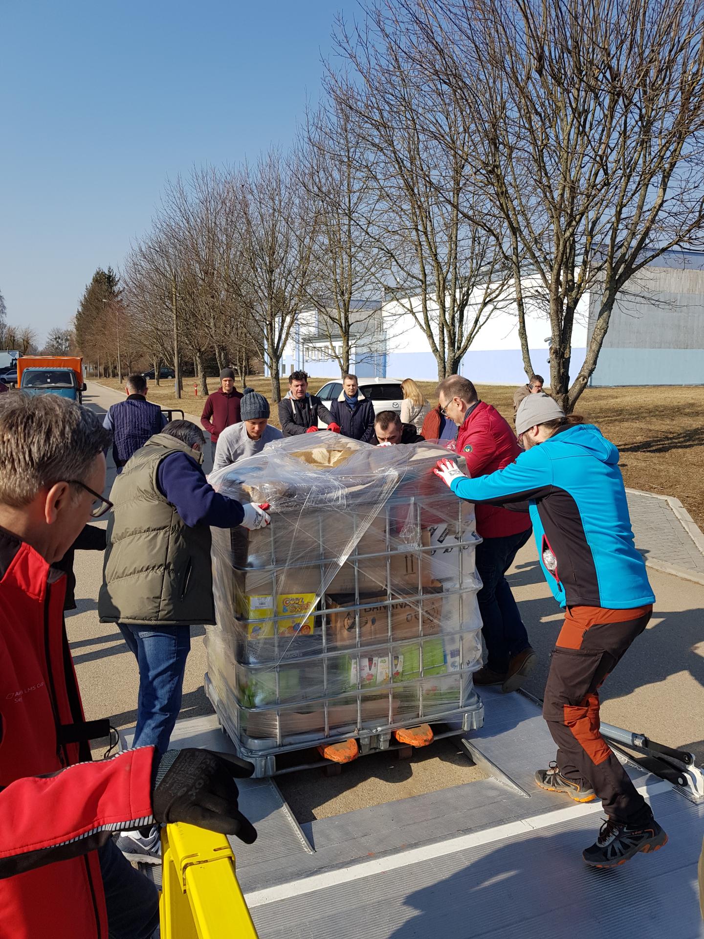 In Giżycko wurden die Waren mit Hilfe von Mitgliedern der dortigen ukrainischen Gemeinde entladen.