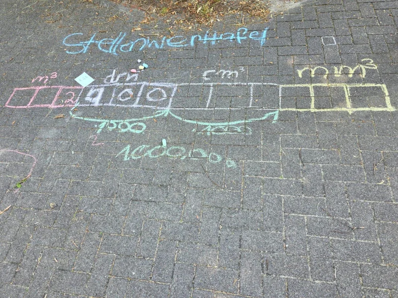 25-26-mathe-draussen-01