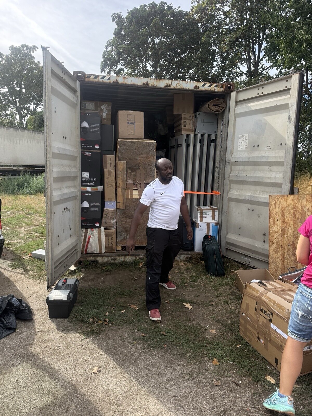 Beim Verladen in den Container