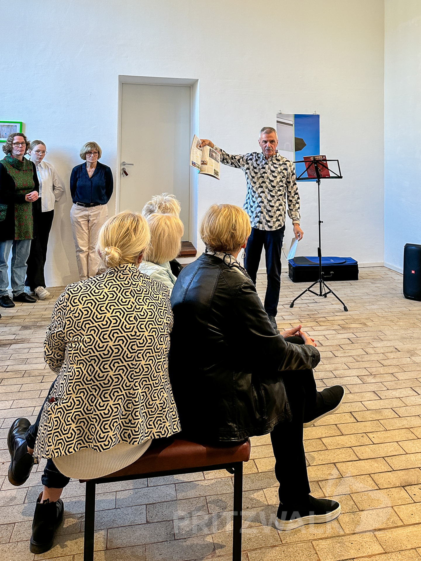 Horst Kontak erinnerte an die  Bücher, die der Verein herausgegeben hatte. Foto: Katja Zeiger.