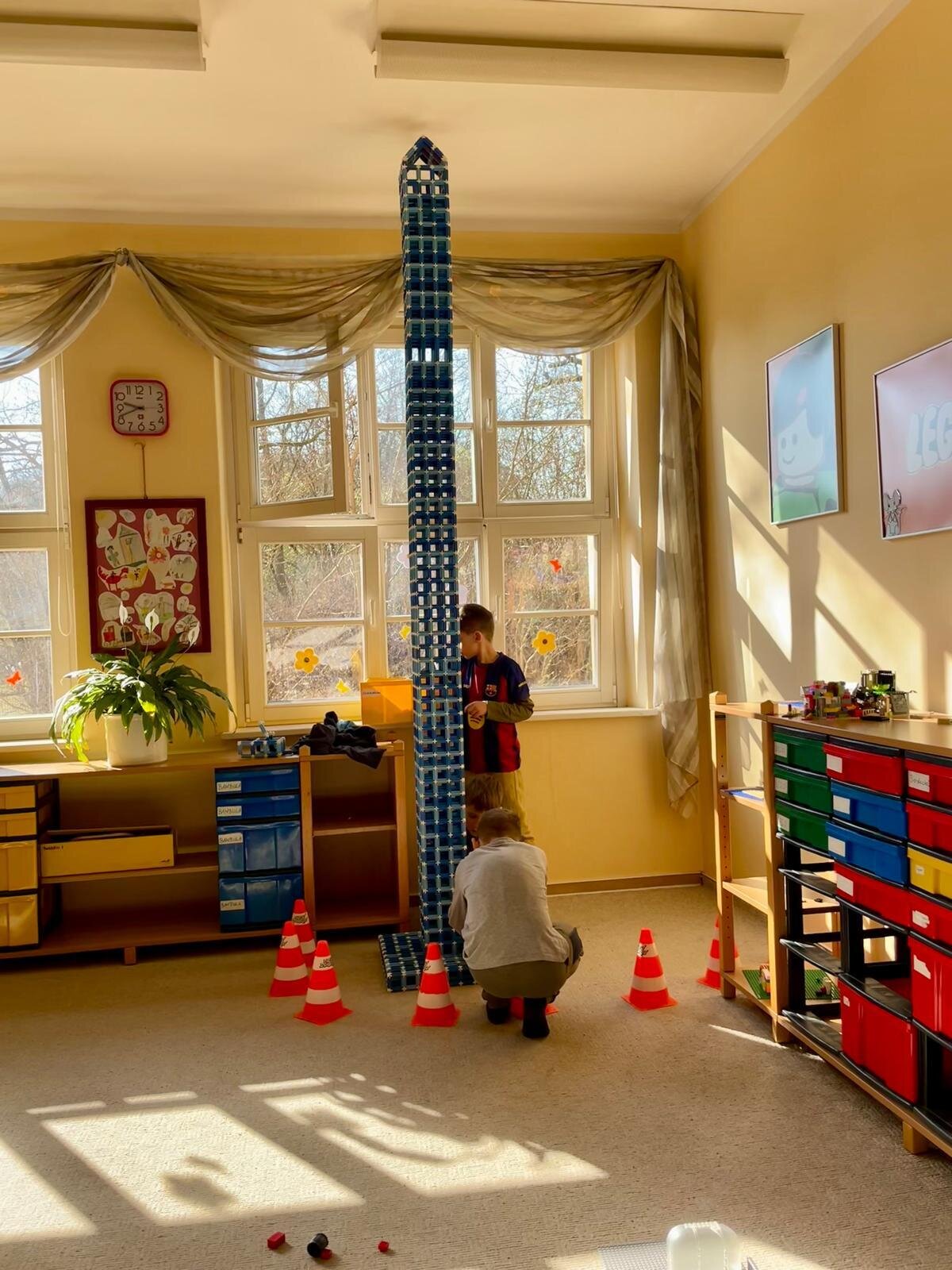 Mit Freude ließen die Hortkinder den Turm immer höher werden
