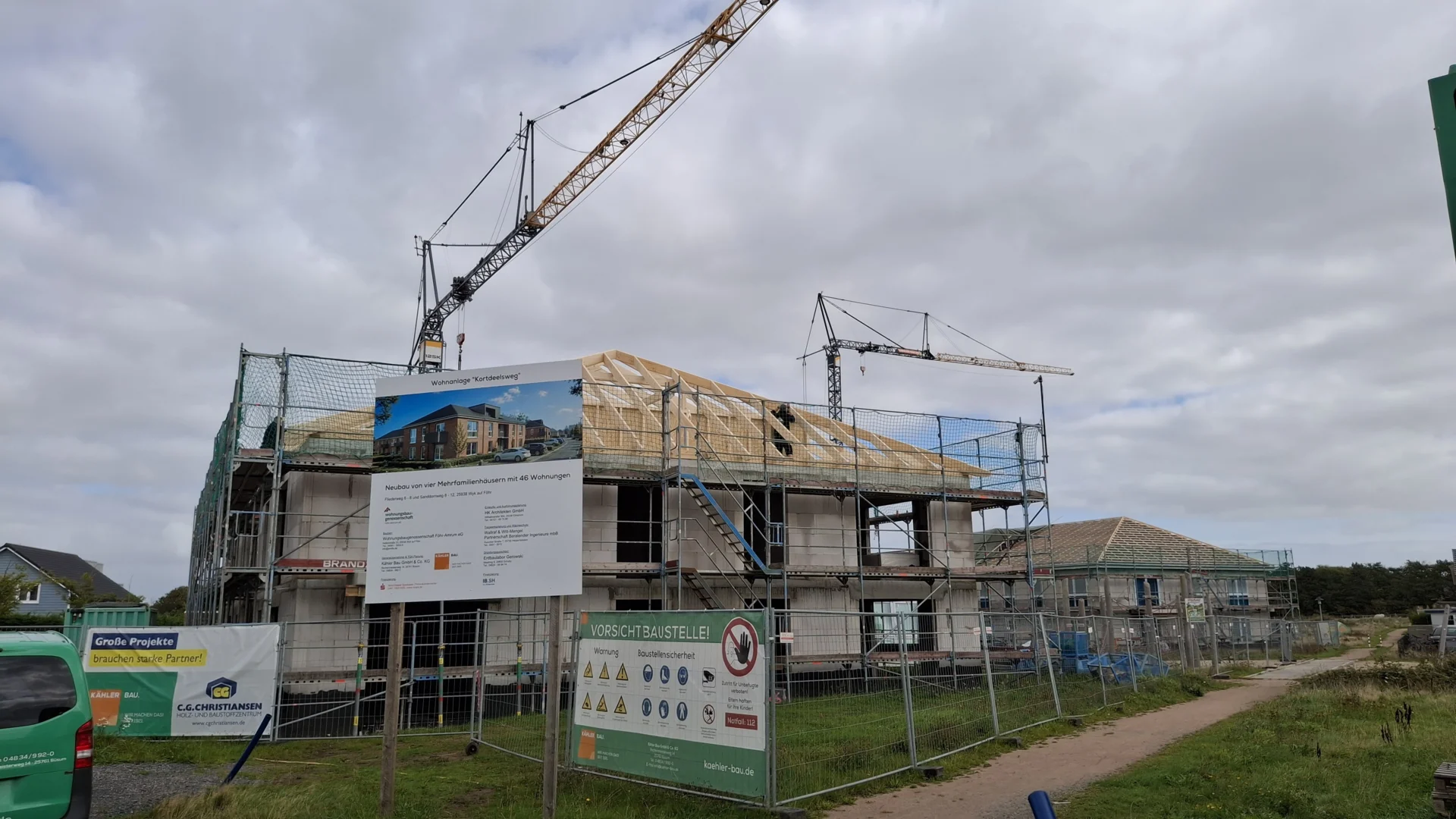 Das Bauprojekt „Am Kortdeelsweg“: In gut zehn Monaten sind hier 46 Dauerwohnungen bezugsfertig (Foto: Stadt Wyk Andreas Hansen)