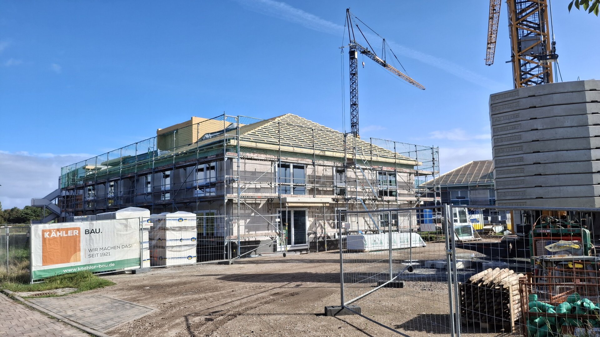 Hand in Hand und parallel laufen derzeit die Arbeiten wie am „Schnürchen“ (Foto: Stadt Wyk Andreas Hansen)
