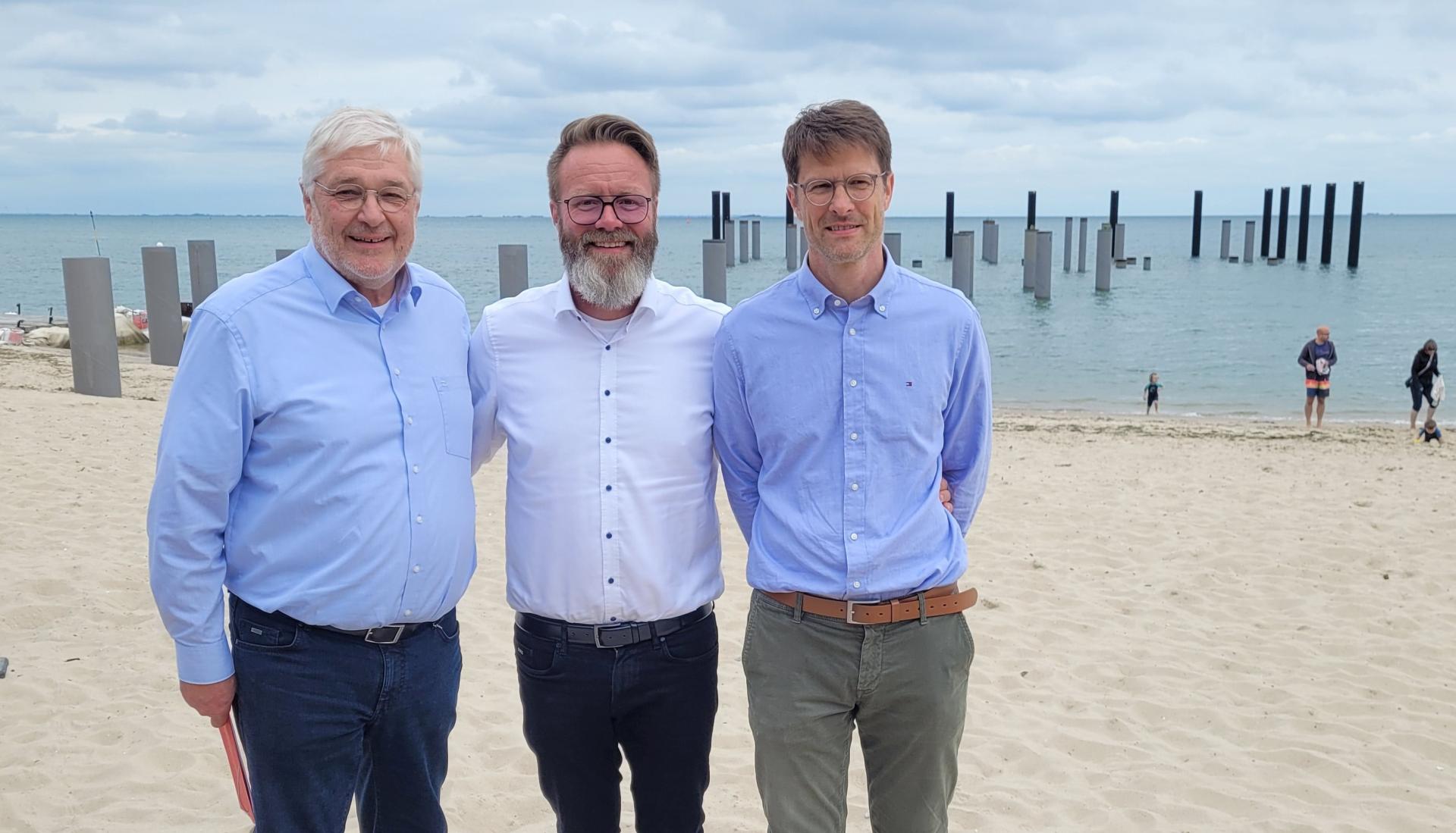 Besuchten auch die Baustelle der Mittelbrücke: Uli Hess, Claus Ruhe Madsen und Christian Stemmer (v.l.). Foto: Peter Schulze