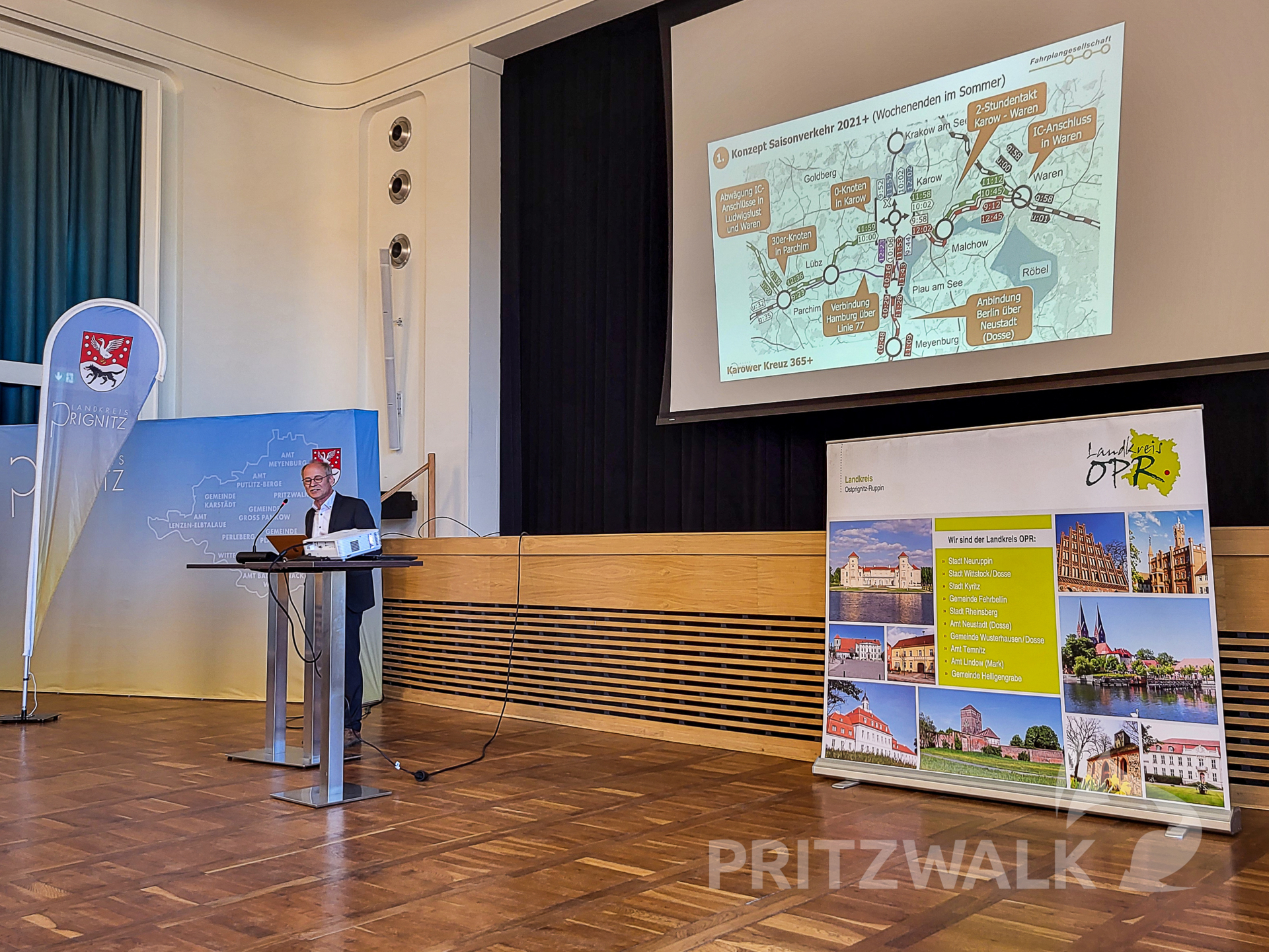 Constantin Pitzen stellt das Streckenkonzept vor. Foto: Beate Vogel