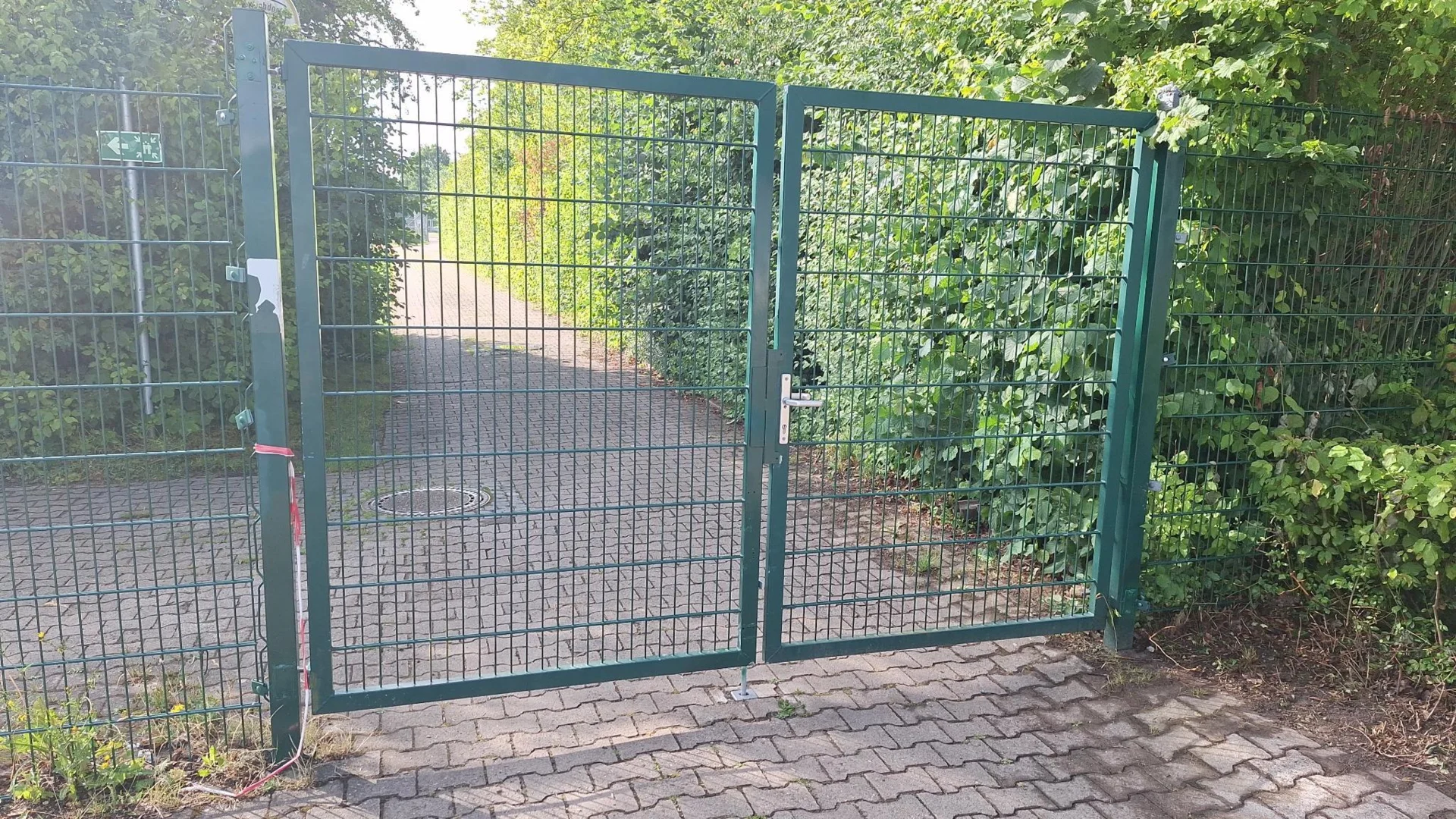 2026-07-14 Eingangstor am TSV Parkplatz am Schulzentrum