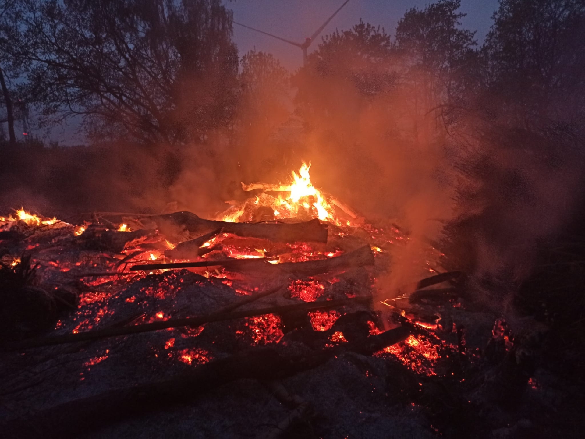 Osterfeuer in der Saalkuhle - Foto: Udo Huster