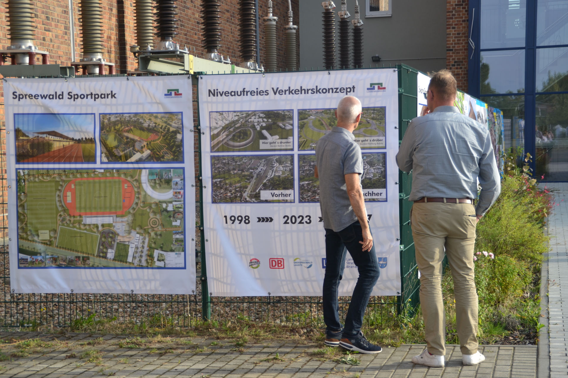 Die Gäste informieren sich über aktuelle Projekte in der Stadt. Foto: Stadt Lübbenau/Spreewald