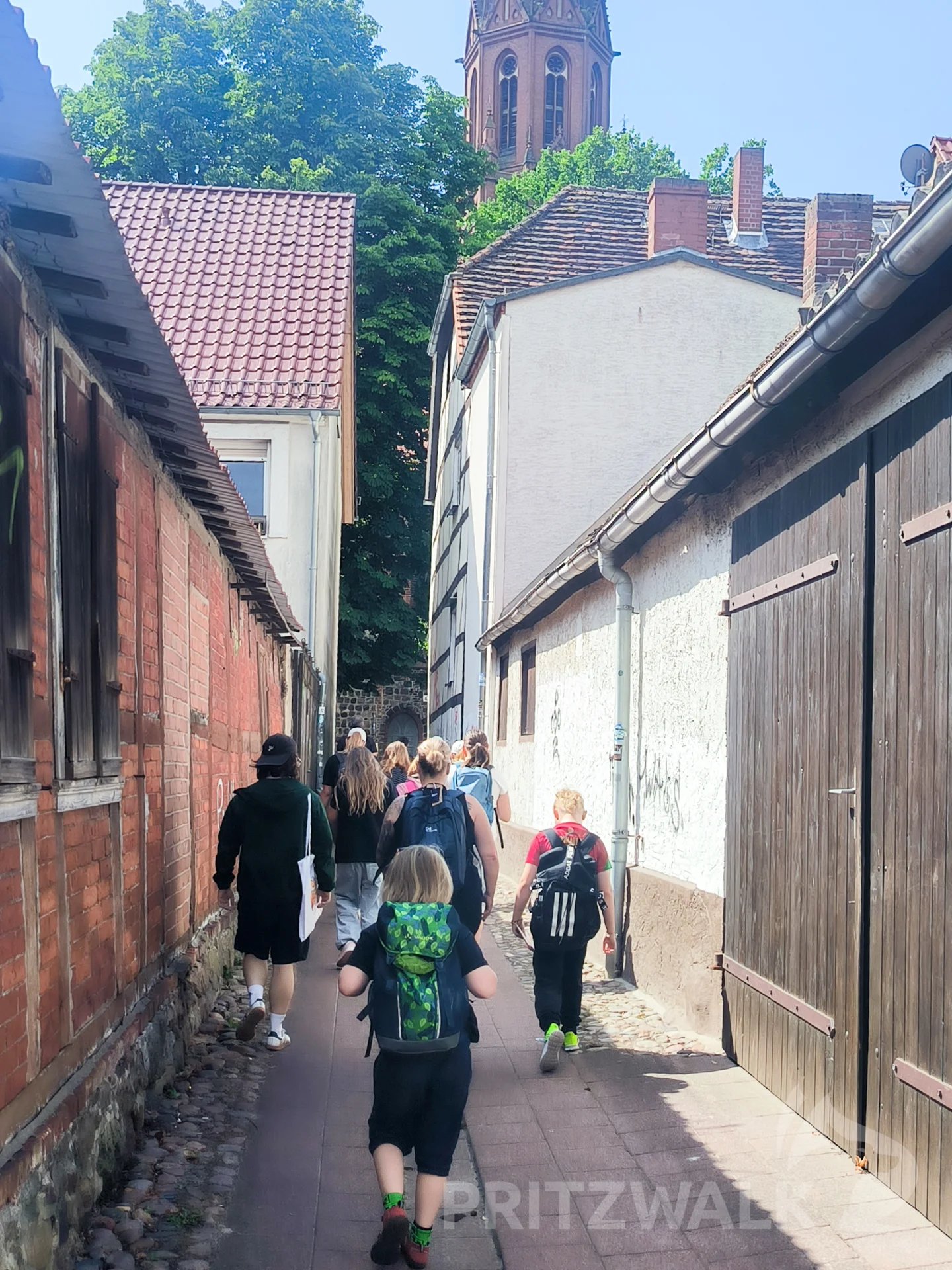 Die Kinder und Jugendliche unternahmen mehrere Spaziergänge durch die Stadt. Foto: Stadt Pritzwalk
