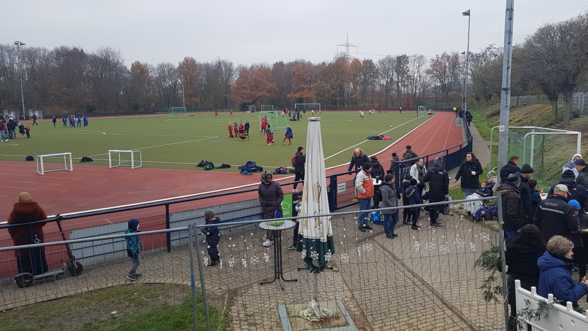Jugend-Meisterschafts- und Freundschaftsspiele