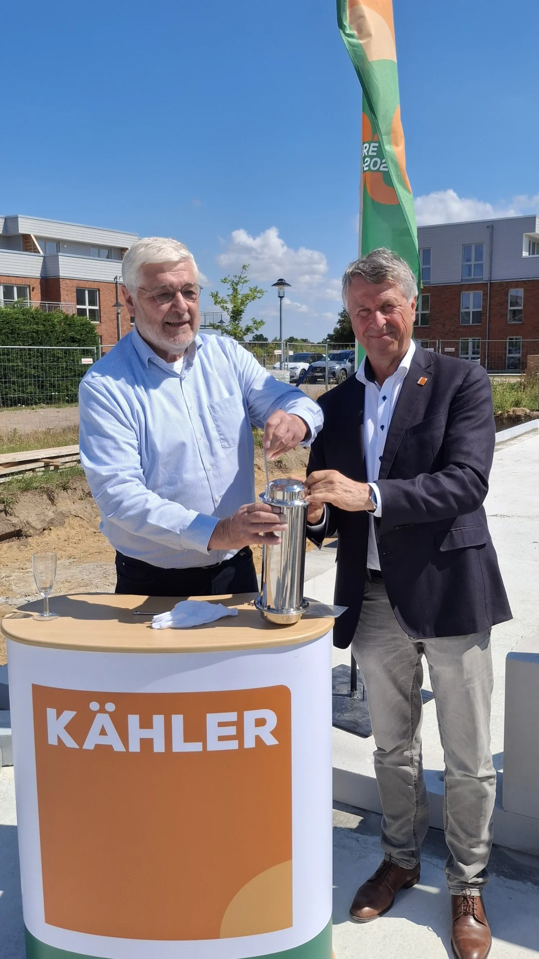 Bürgermeister Uli Hess und Dipl.-Ing. Sönke Kähler (Foto: Stadt Wyk Andreas Hansen)
