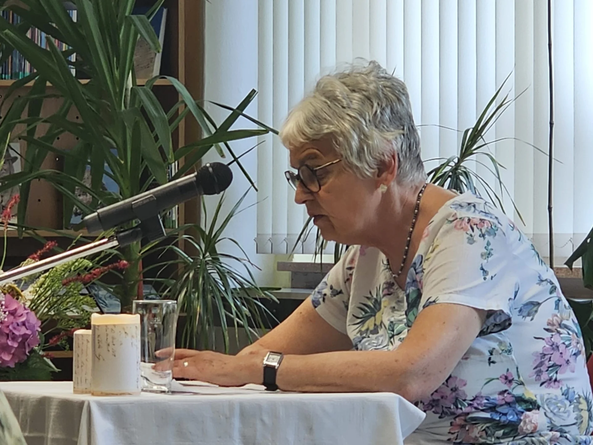 Jutta Tschernischen liest aus ihrem Werk. Foto_ Privat