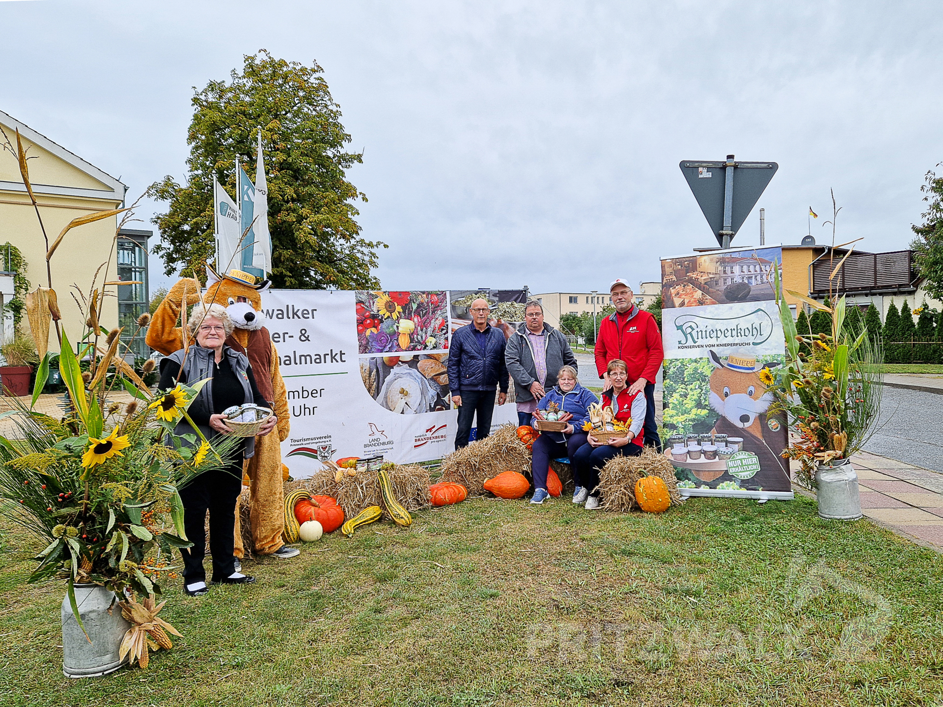 Der Knieperfuchs wird beim Knieper- & Regionalmarkt am 16. Novem-ber erwartet. Für deftige Leckereien sorgen die heimischen Knieperkohlproduzenten. Foto: Beate Vogel