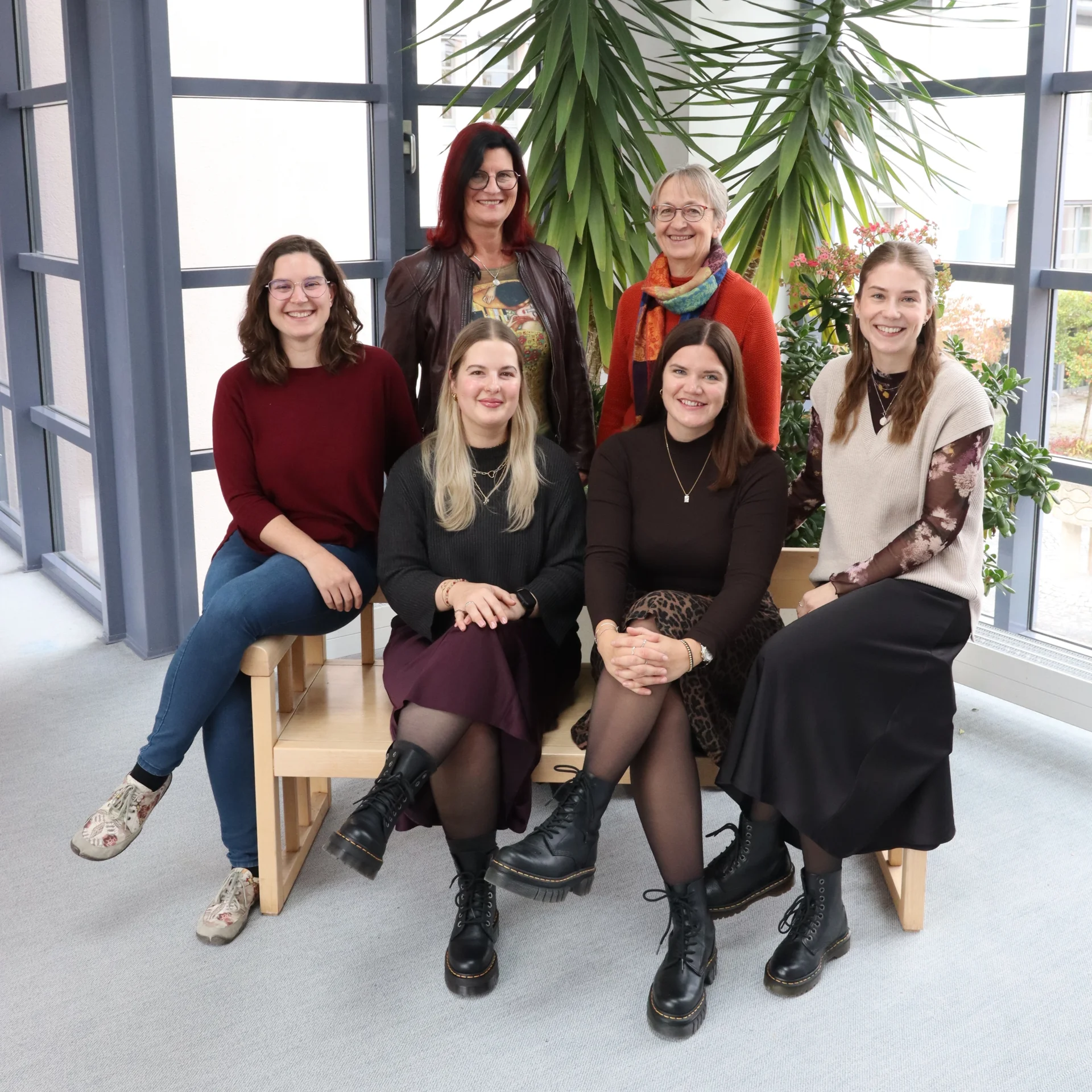 Bild 20260304_pm_pflegeeltern_gesucht: Das Team des Pflegekinderfachdienstes freut sich  über neue Pflegeeltern. Foto: Susanne Schwab, Landratsamt Neustadt a.d.Aisch-Bad  Windsheim