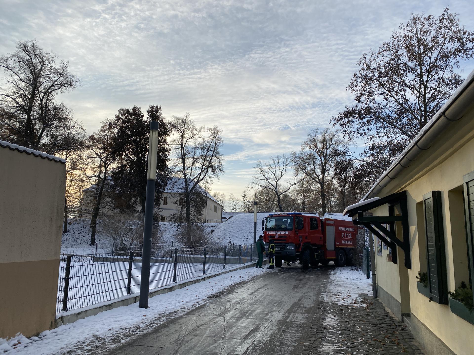 Kontrollierte Munitionssprengung am Schloss Senftenberg mit Sperrkreis am 14.12.2022 (Bild: Landkreis OSL / Nora Bielitz)