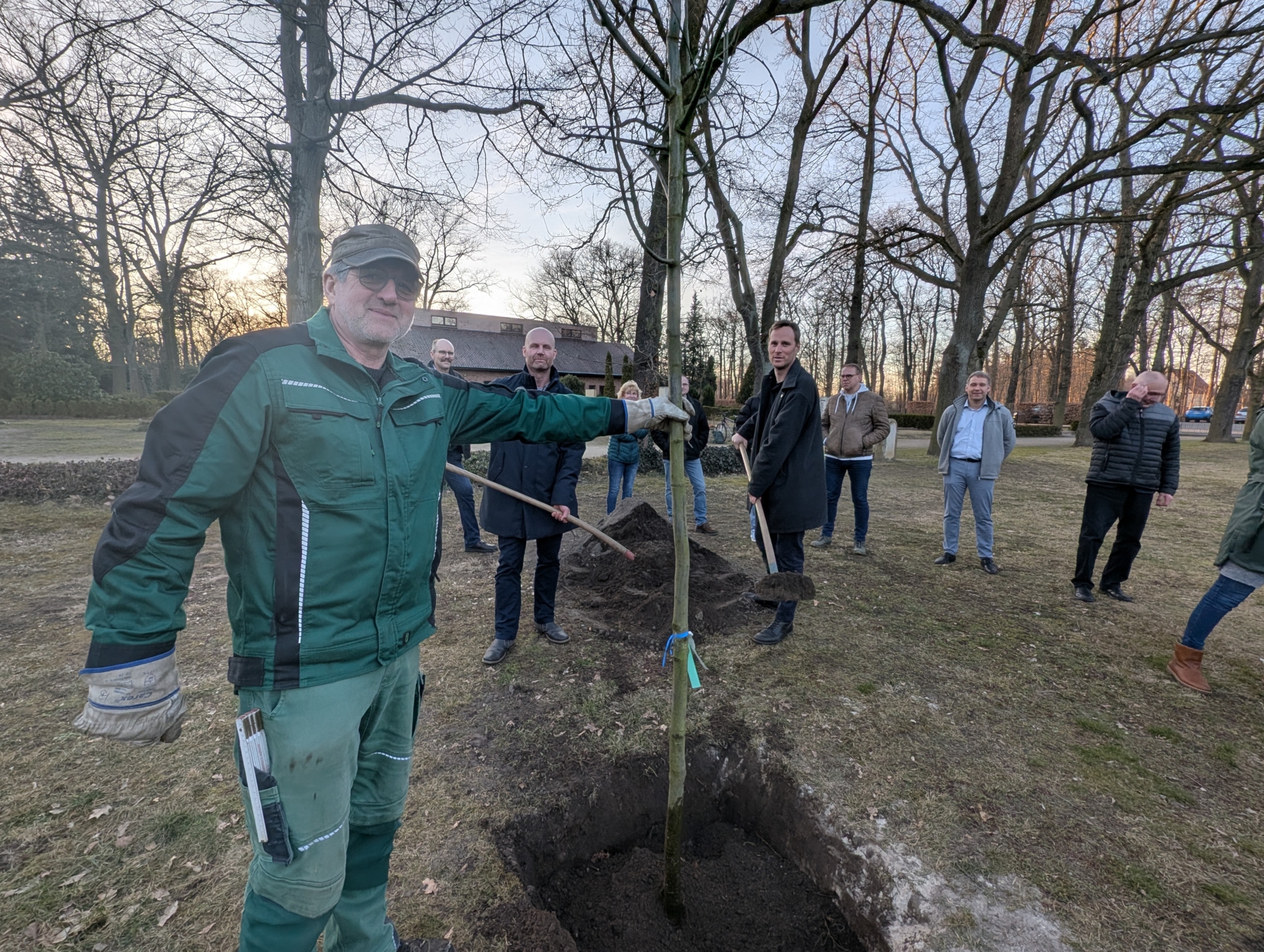 Pflanzung "Baum des Jahres 2025". Foto: Stadt Calau / Jan Hornhauer