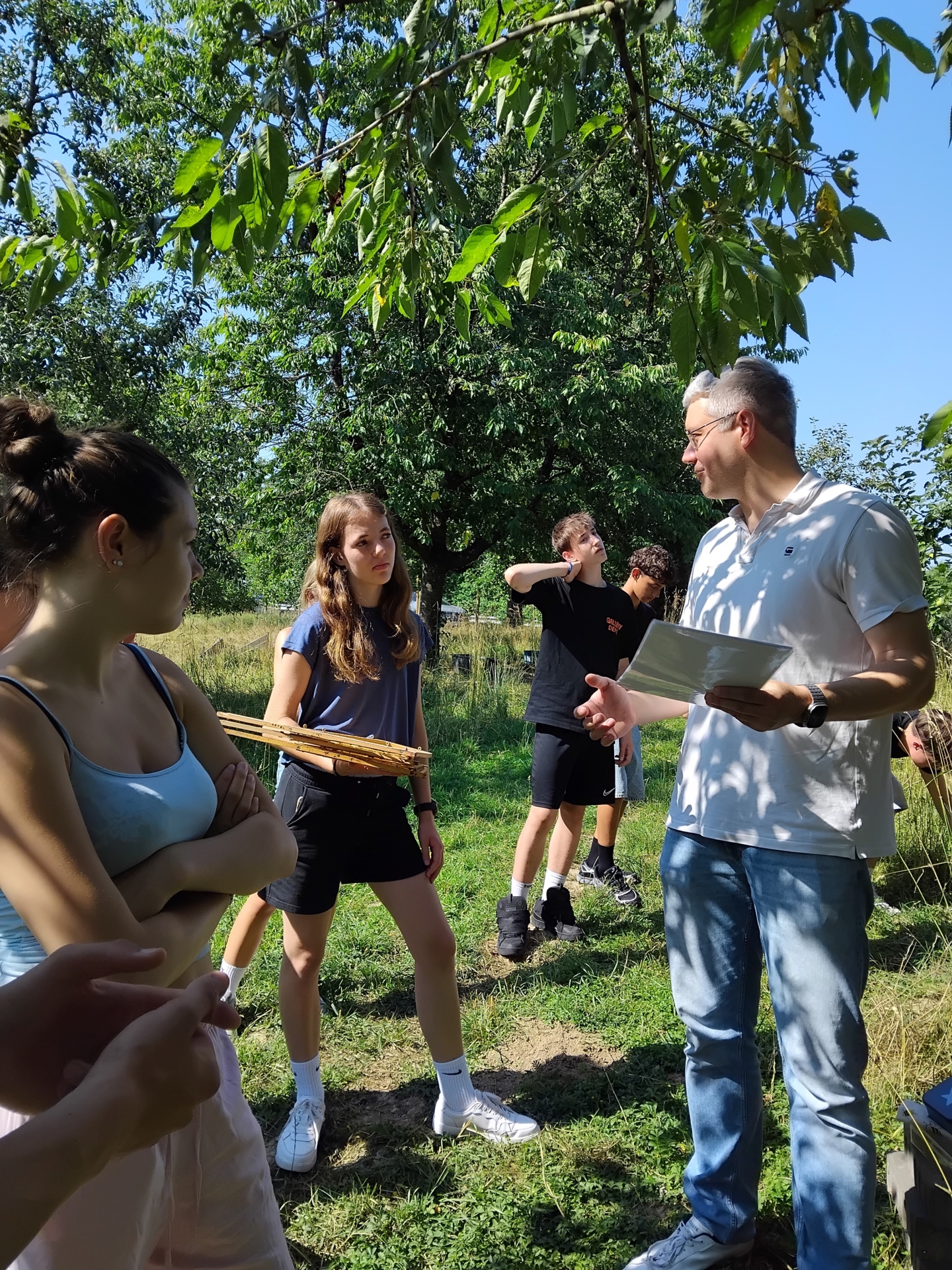 Bienenkunde mit Bürgermeister Dr. Braun