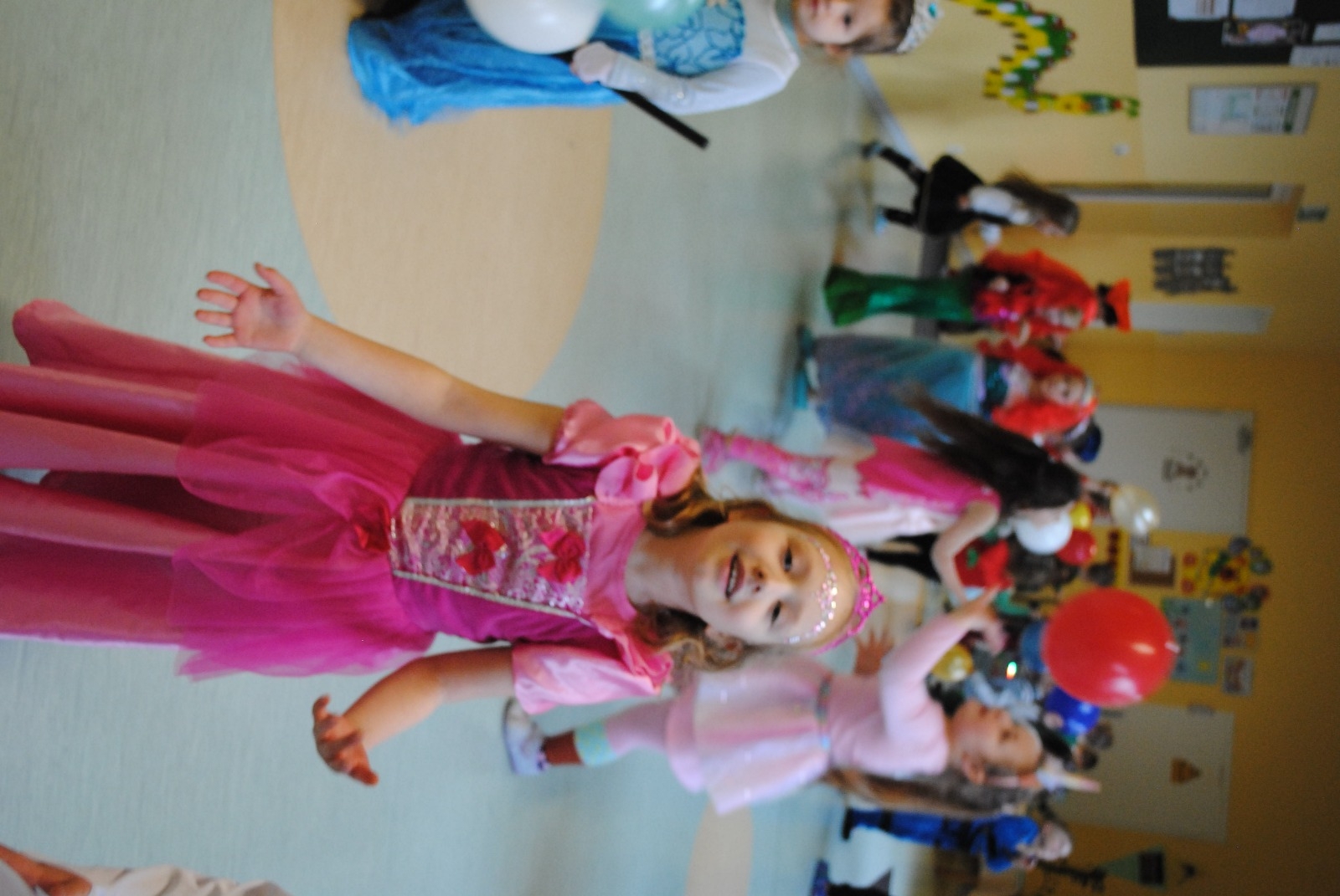 Prinzessin in der Kita Steinsdorf beim Faschingsfest