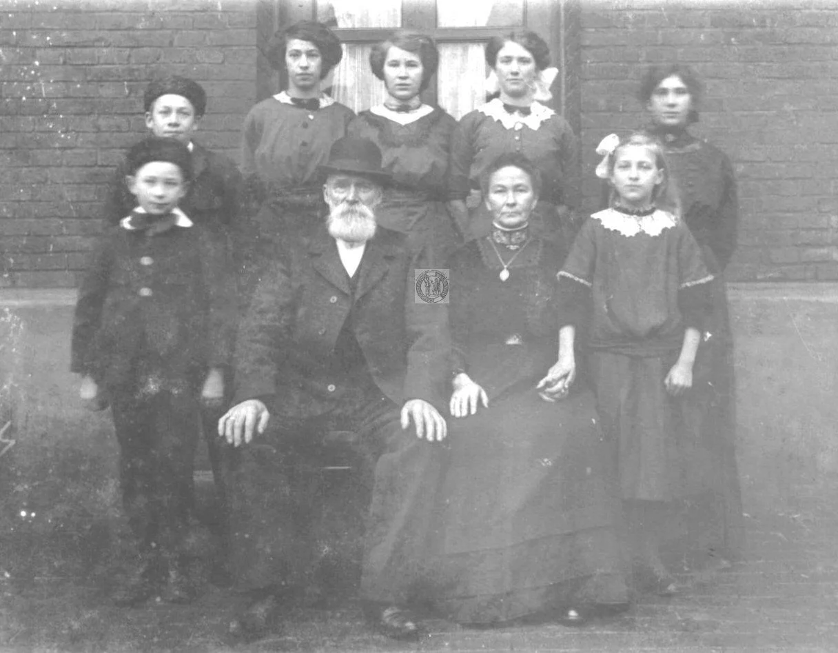 Familie Gewald aus Ostrhauderfehn um 1912 (Überlassen von Geert Janssen)