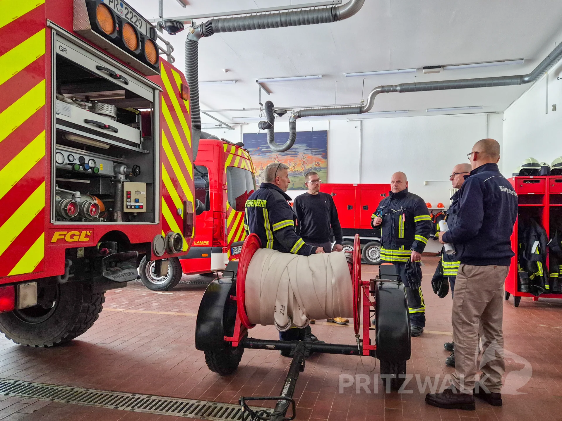 Am alten Unimog. Foto_ Stadt Pritzwalk