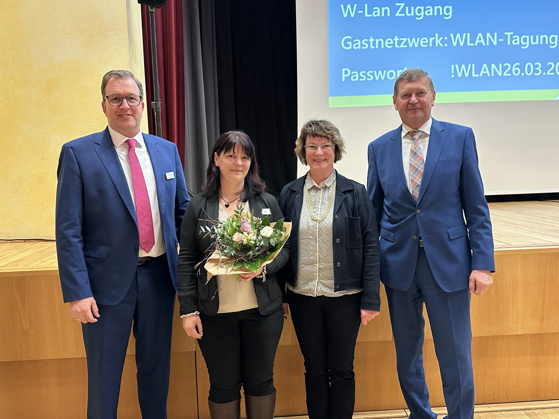 Ines Wollscheid wurde nach erfolgreicher Probezeit dauerhaft als Amtsleiterin des Asyl- und Ausländeramtes bestätigt (Bild: LK OSL/Sarah Werner)