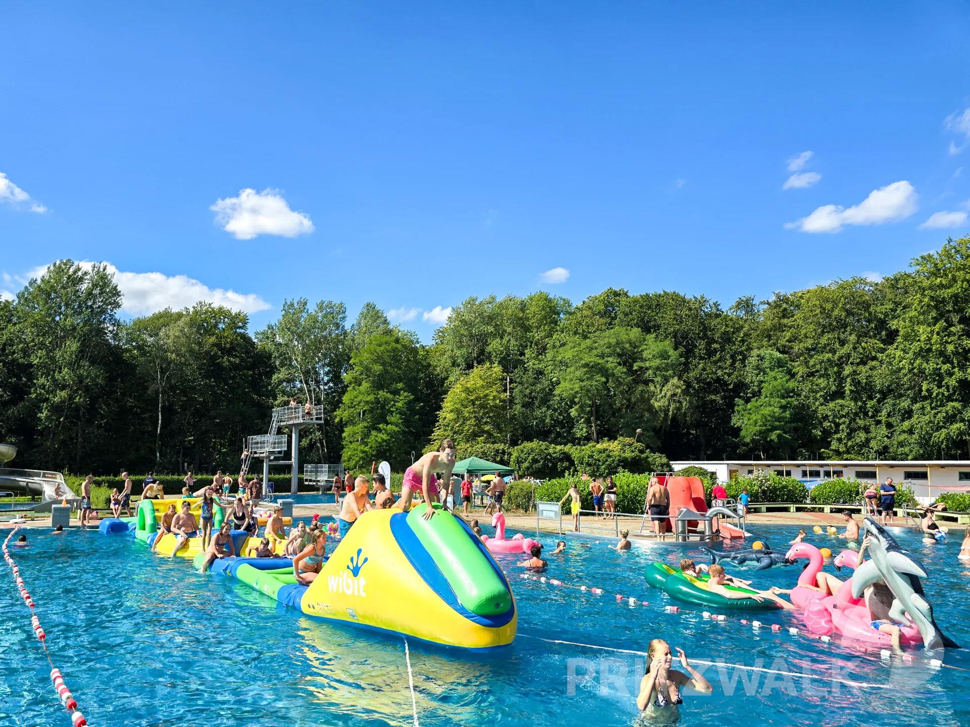 Eine Hindernisbahn auf dem Wasser soll für Extra-Spaß sorgen. Foto: Stadt Pritzwalk