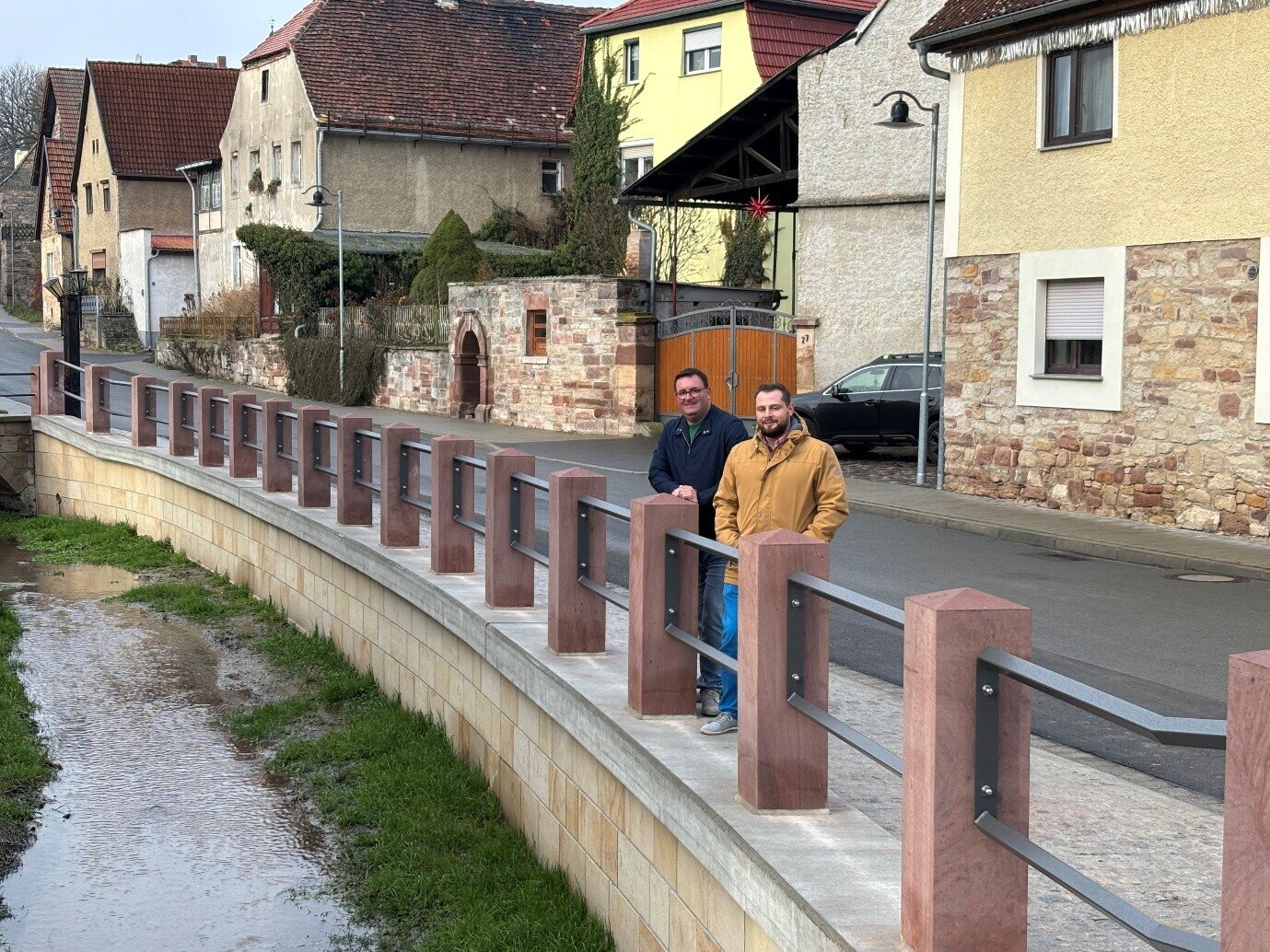 Die Sanierung der Stützmauer in der Straße des Friedens in Lodersleben wurde mit 200.000 Euro aus EU-Mitteln unterstützt.