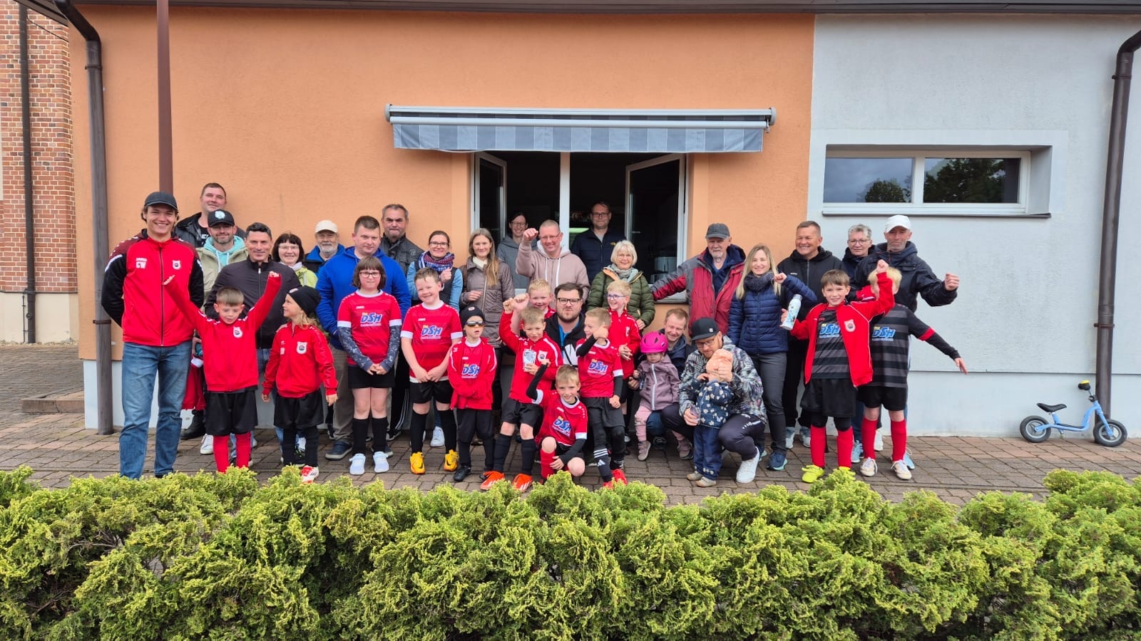 alle 3 ESV Teams mit Trainer und Eltern :)