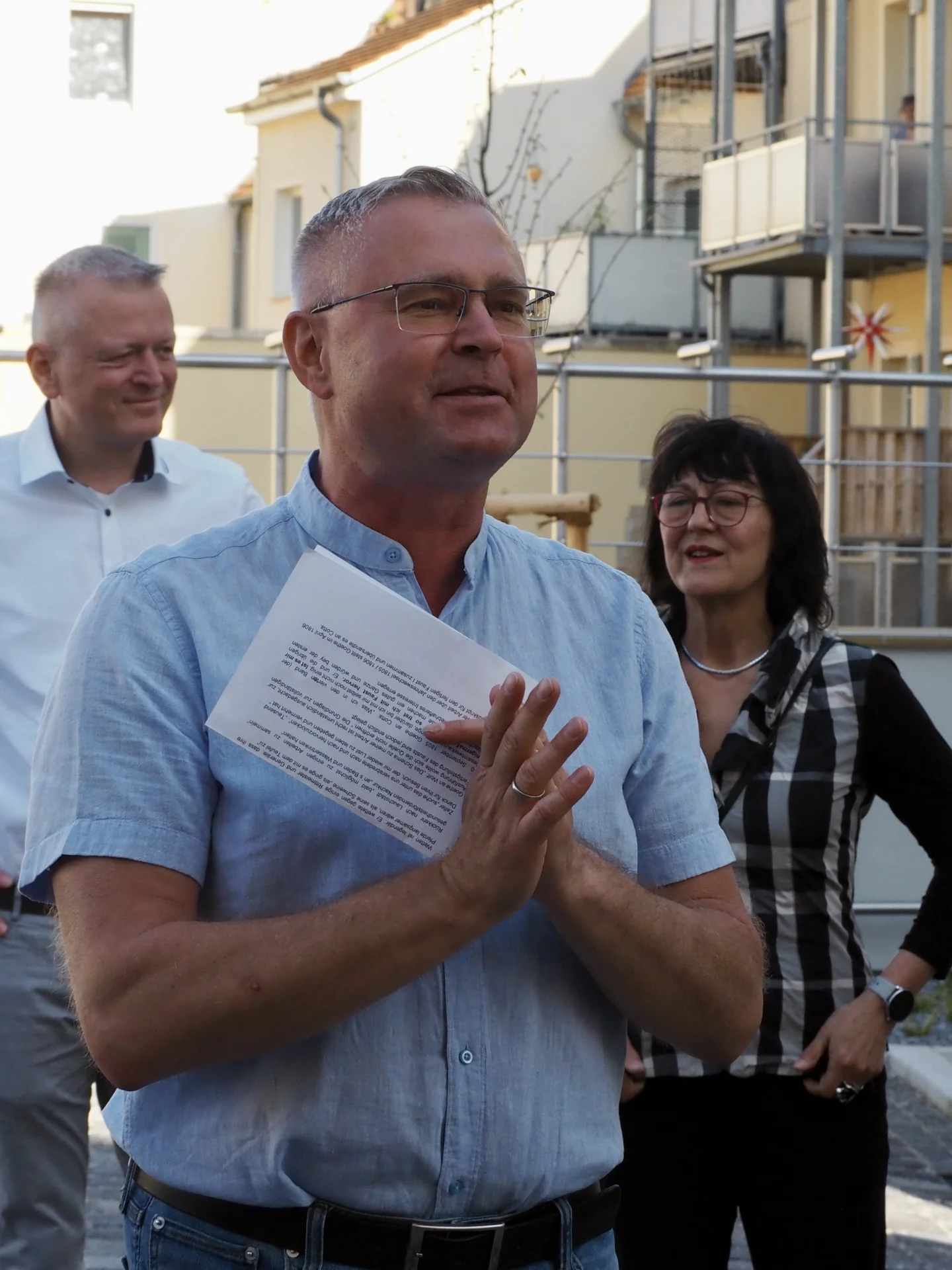 FOTO 1 - Begrüßung der zahlreichen Besucherinnen und Besucher am Faust Eck