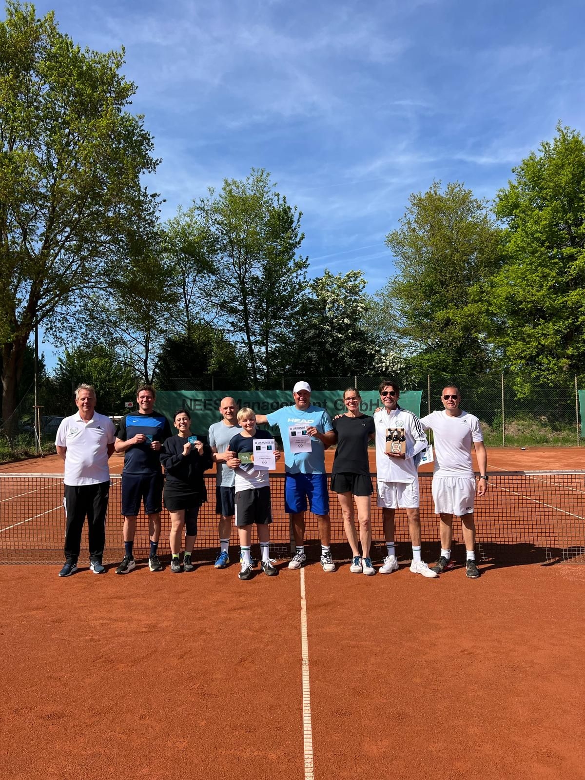 Sieger des Schleifchenturniers mit Sportwart und Organisator Lars Willsch 1. von links