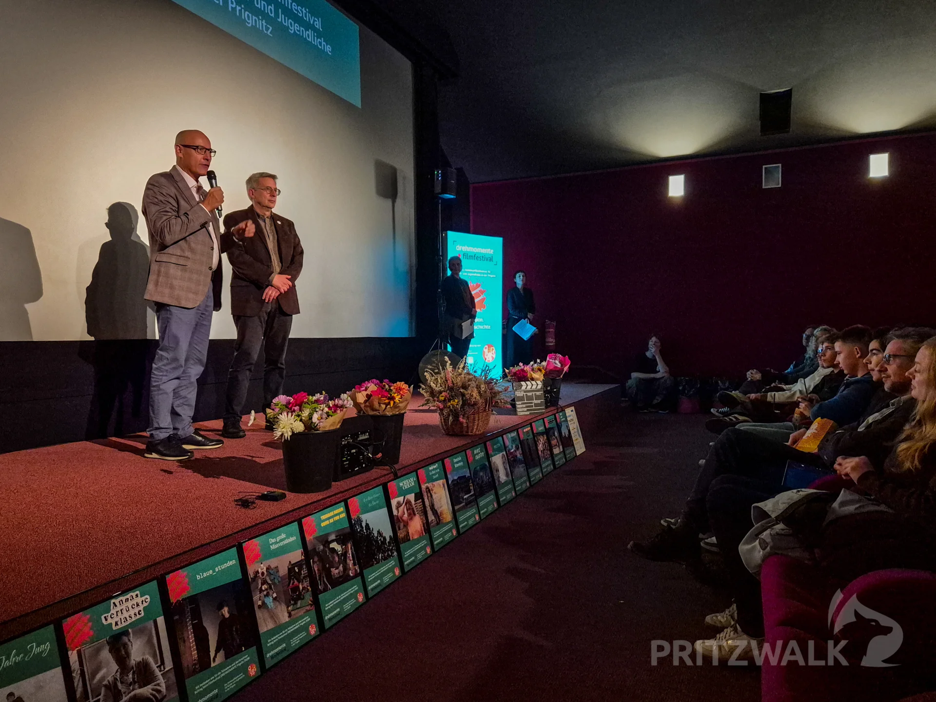 Bürgermeister Dr. Ronald Thiel aus Pritzwalk (l.) und sein Amtskollege Dr. Oliver Hermann aus Wittenberge sprachen ein kurzes Grußwort. Foto: Stadt Pritzwalk
