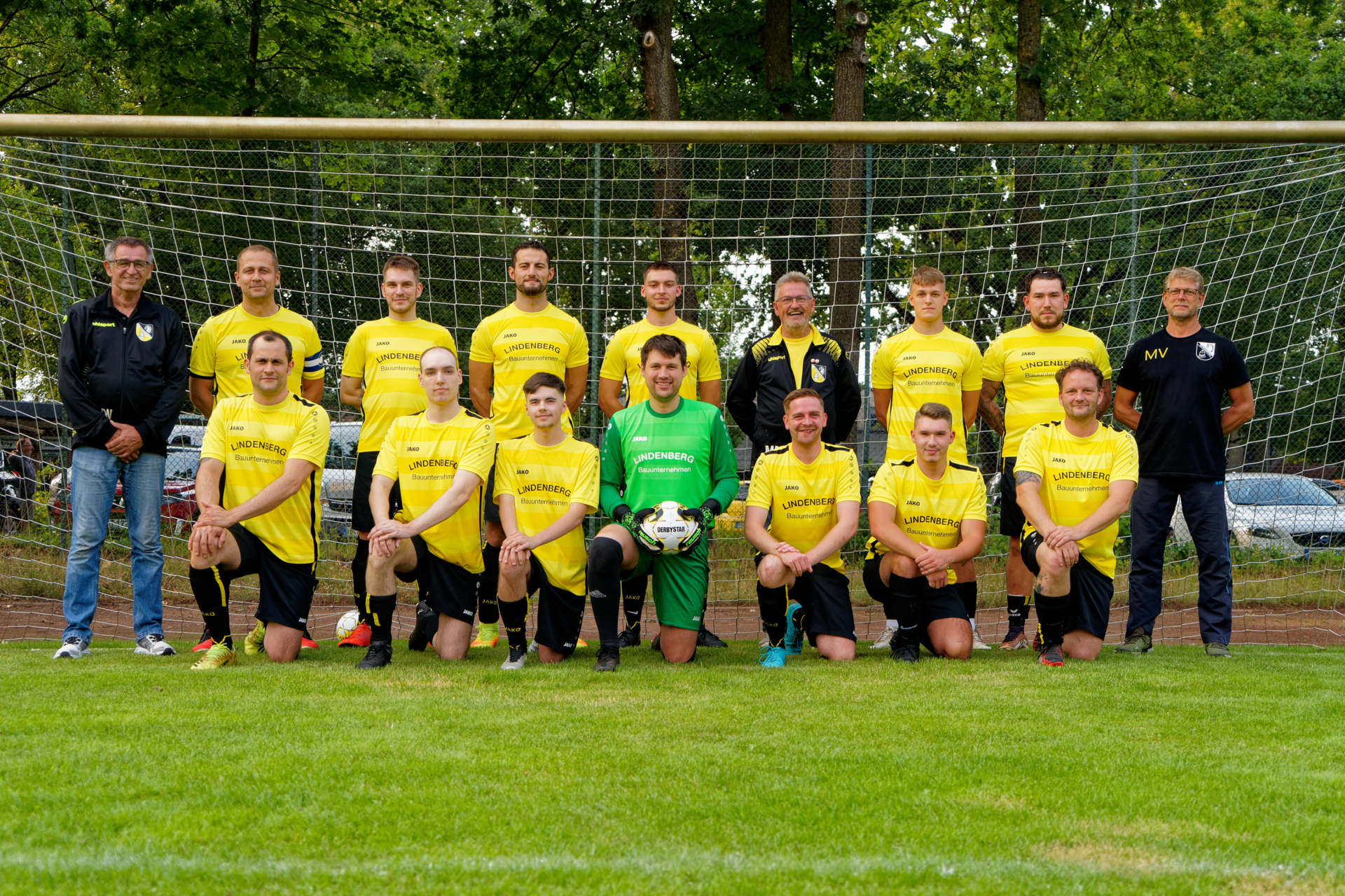 Foto der neuen Mannschaft vor dem 1. Spiel in der Saison 2024-25