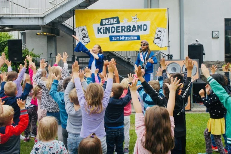 Die Pia-Nino-Kinderband kommt am Freitagabend zu den Pritzwalker Festtagen. Foto: Band