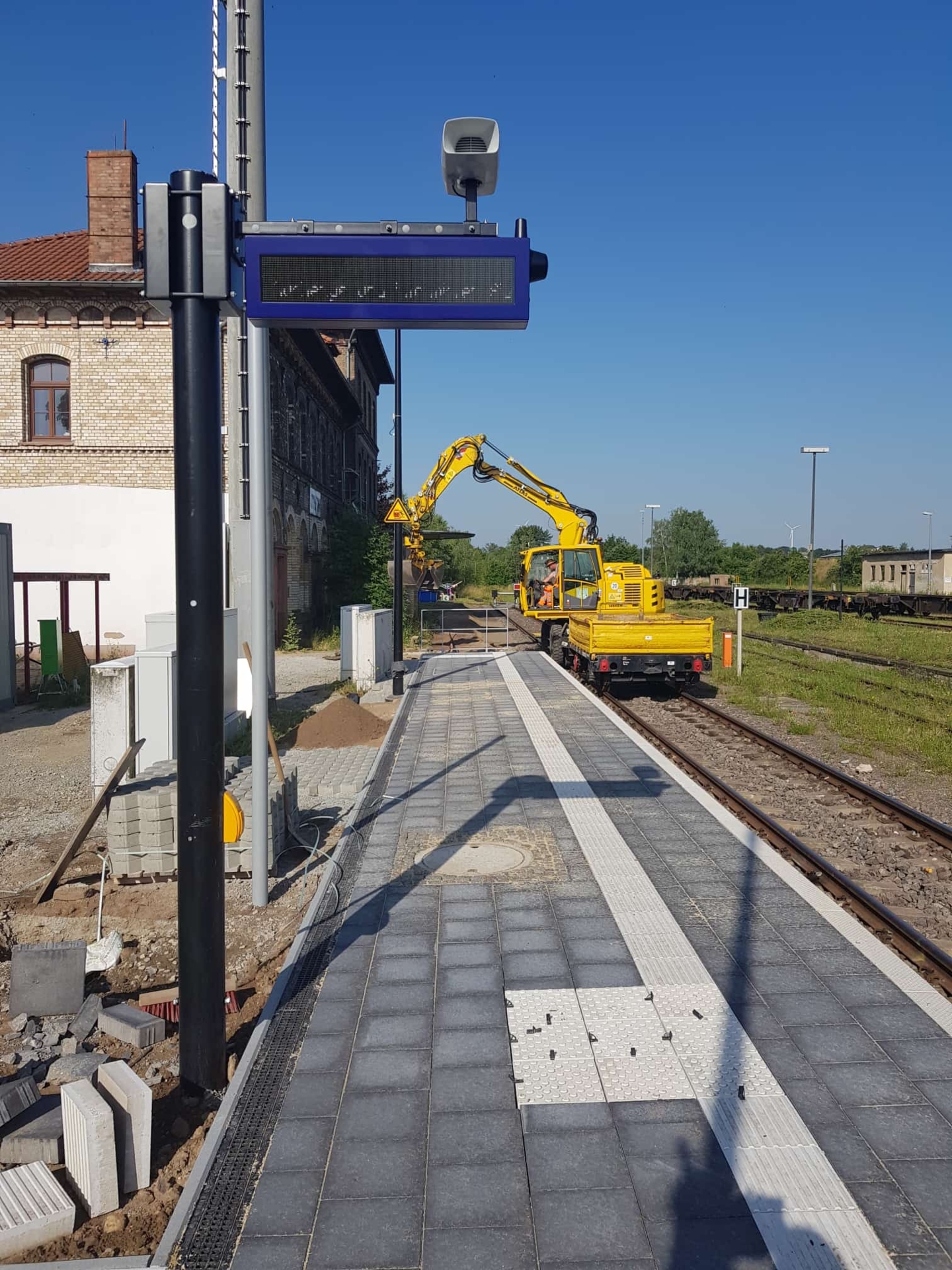 Bauarbeiten am Bahnsteig des Bahnhofes Querfurt