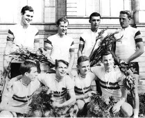 1961: Berliner Vizemeister im 4-er-Mannschaftszeitfahren in der Be­setzung Detlef Thomas, Manfred Dreher, Werner Kappes, Horst Knop (von links)