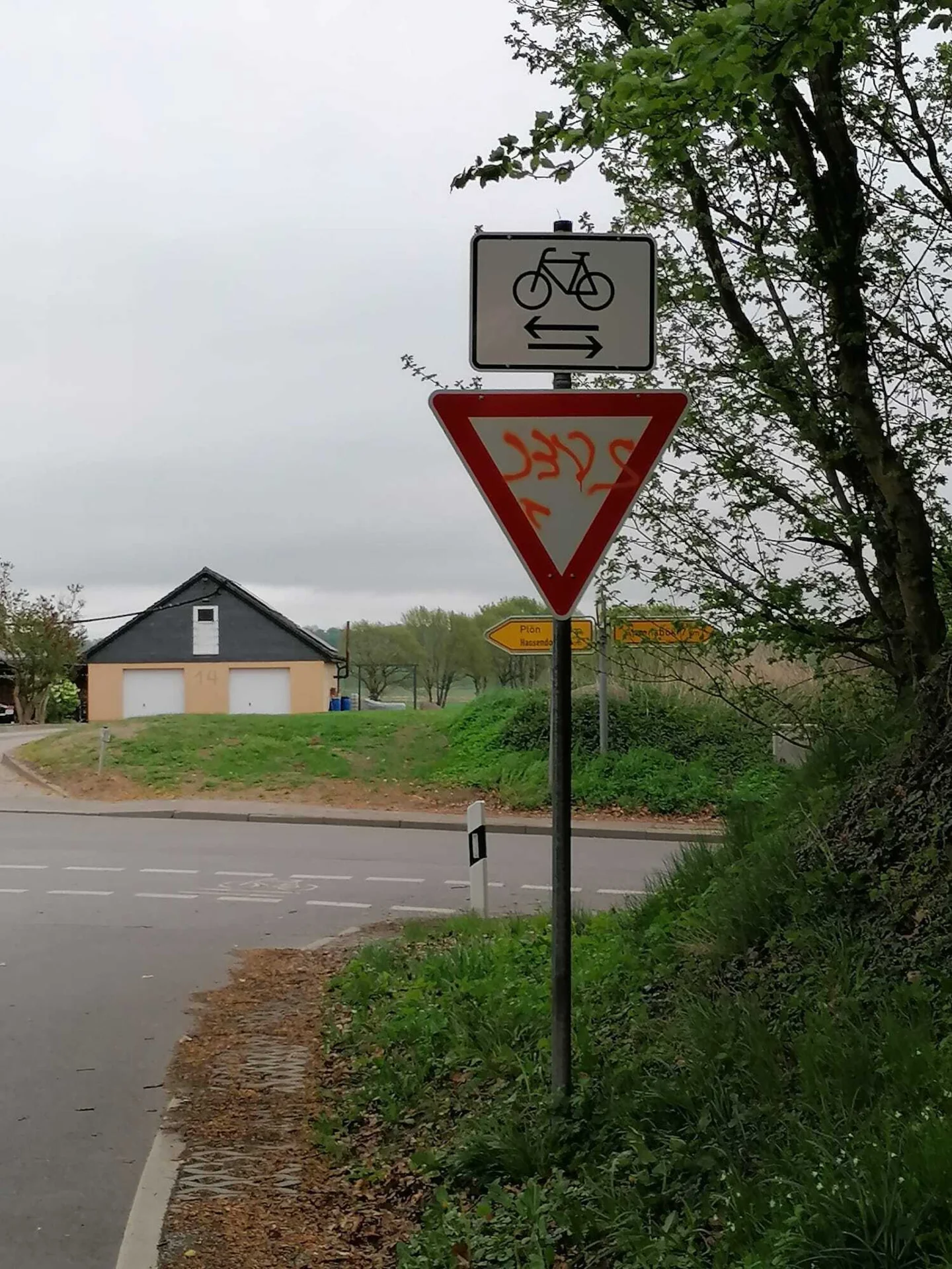 Schmiererei Halteschild Glasau