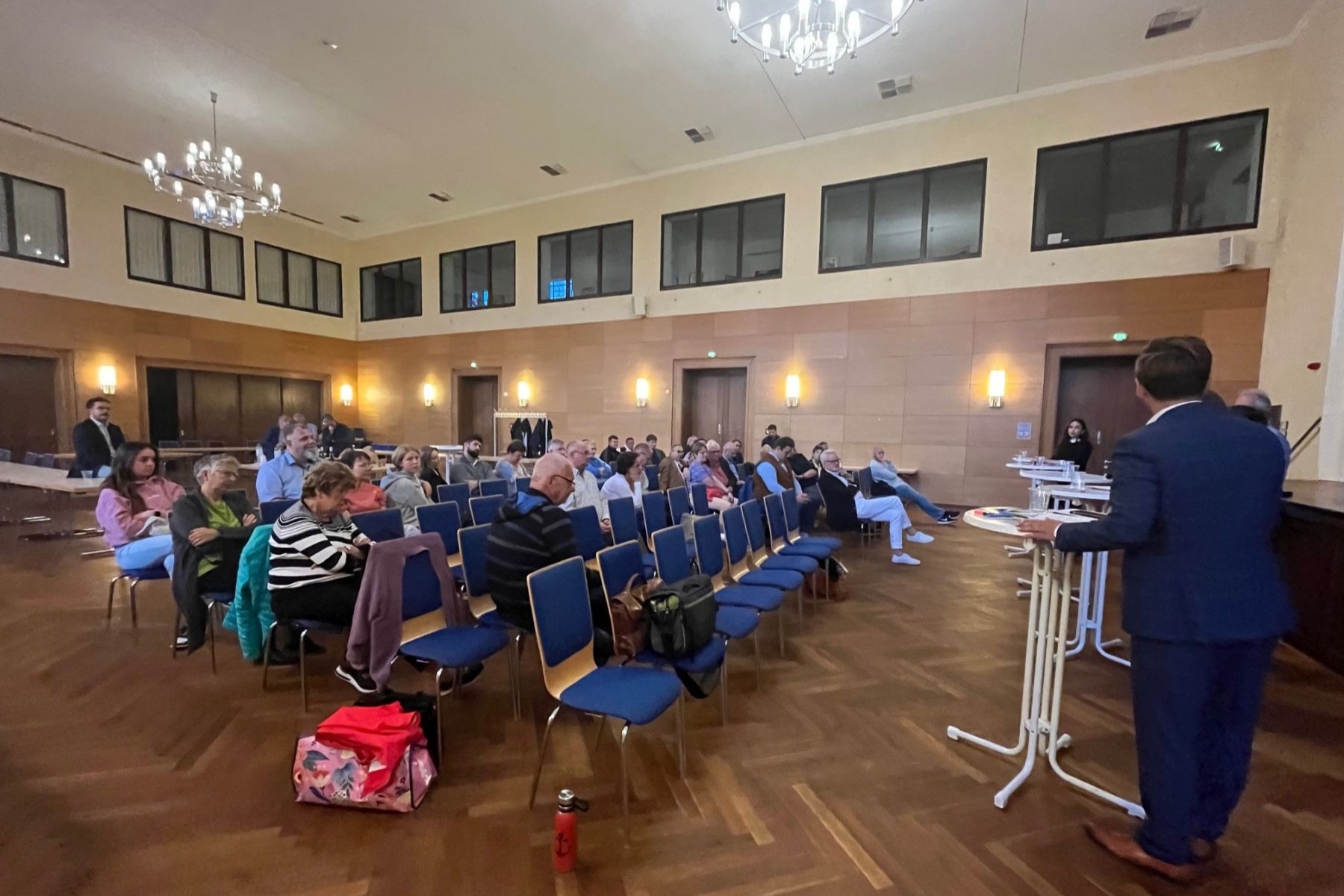 Die Podiumsdiskussion fand im kleinen Saal des Volkshauses Wildau statt. Foto:  Birgit Mittwoch