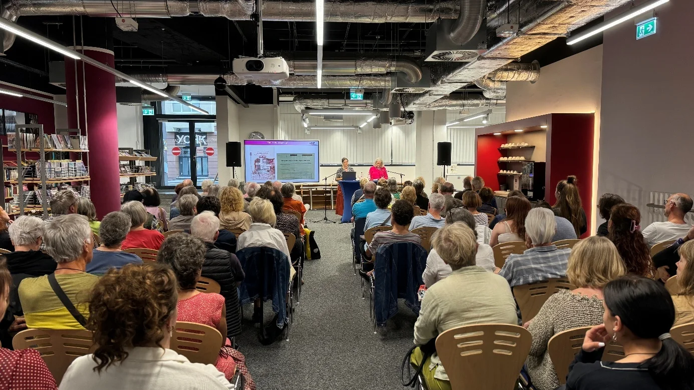 Viele Interessierte kommen zu den Lesungen der Stadtbibliothek (Foto: Busse)