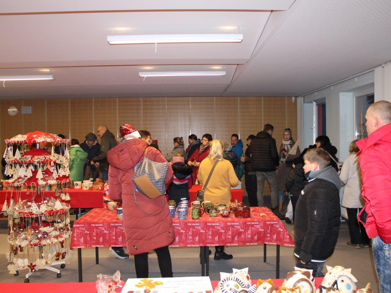 Weihnachtsmarkt der Förderschule in Lübbenau 2023 (Bild: Förderschule mit dem sonderpädagogischen Förderschwerpunkt „geistige Entwicklung“)