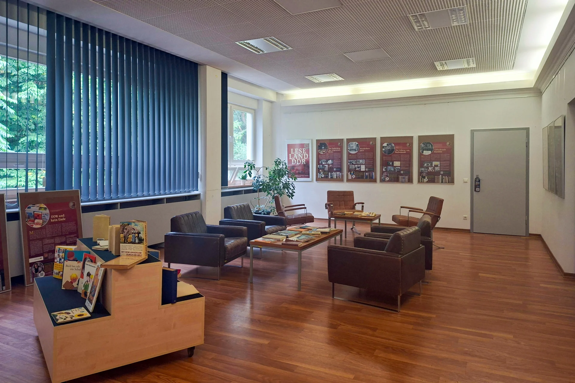 Die Ausstellung „Leseland DDR“ ist in der Stadtbibliothek zu sehen. Foto: Museumsfabrik Pritzwalk