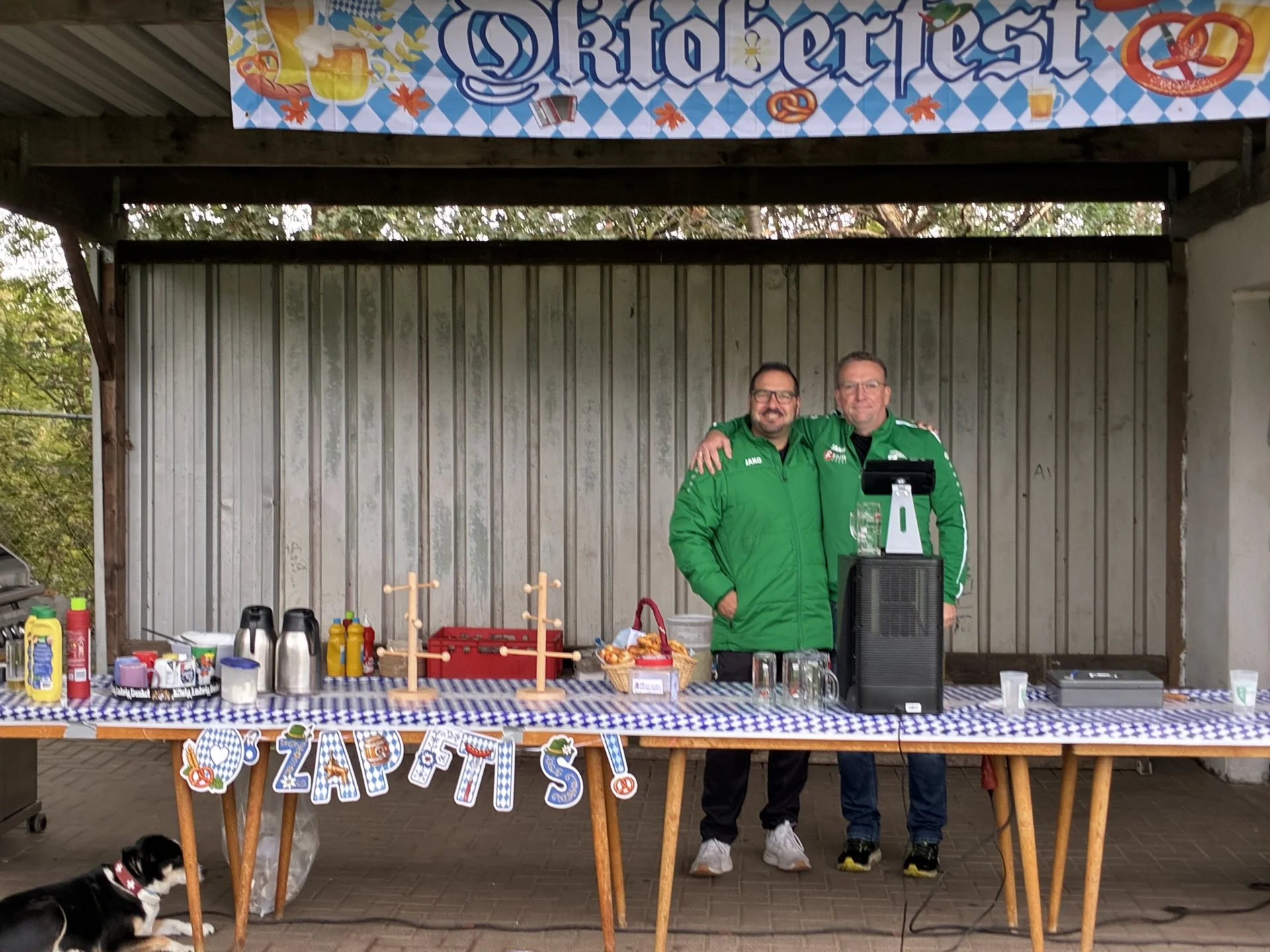 Thekenhelden: Frank Allwicher, Quappo Marcos und Happy.