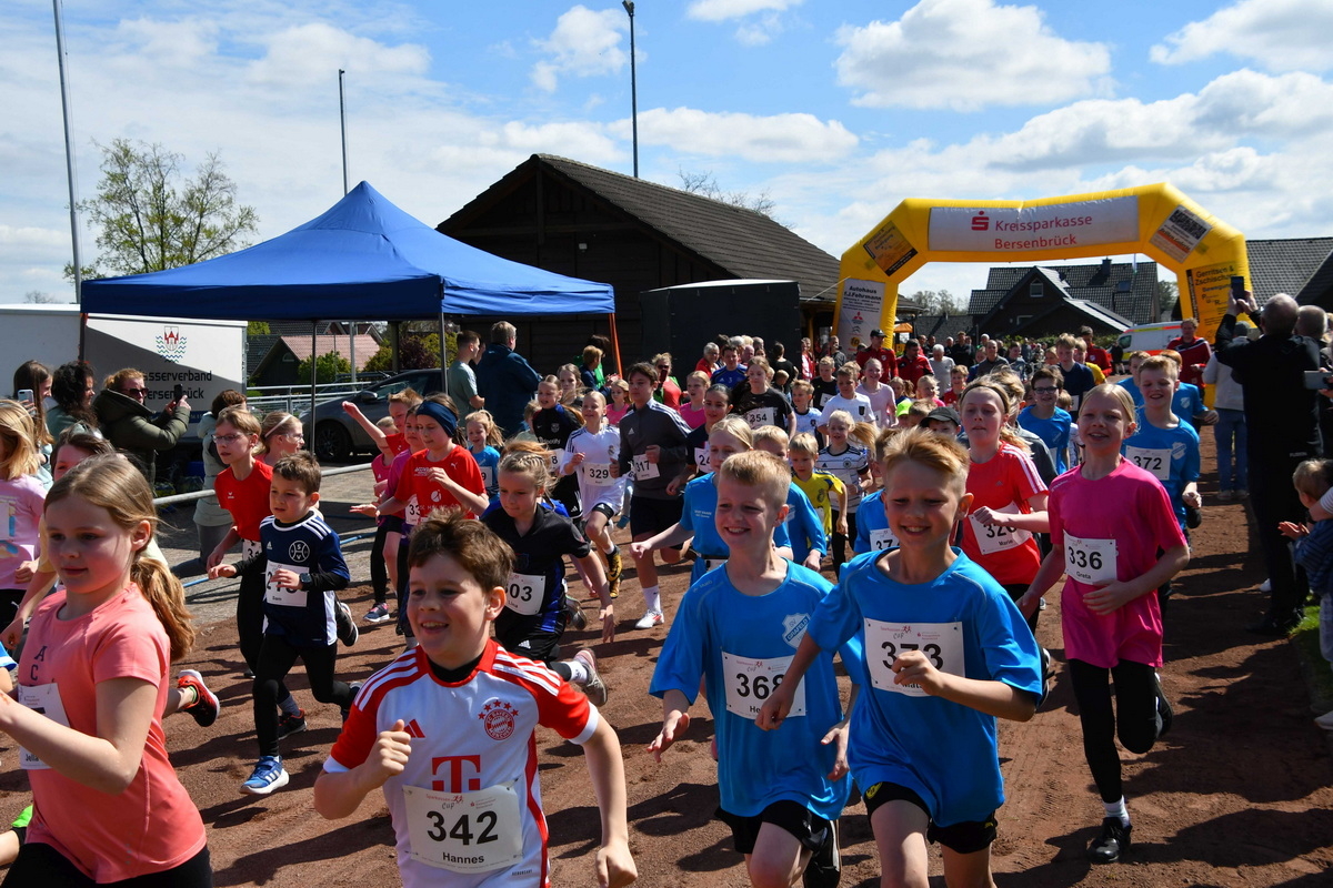 Start der Schülerinnen und Schüler über die 2,5 km lange Strecke