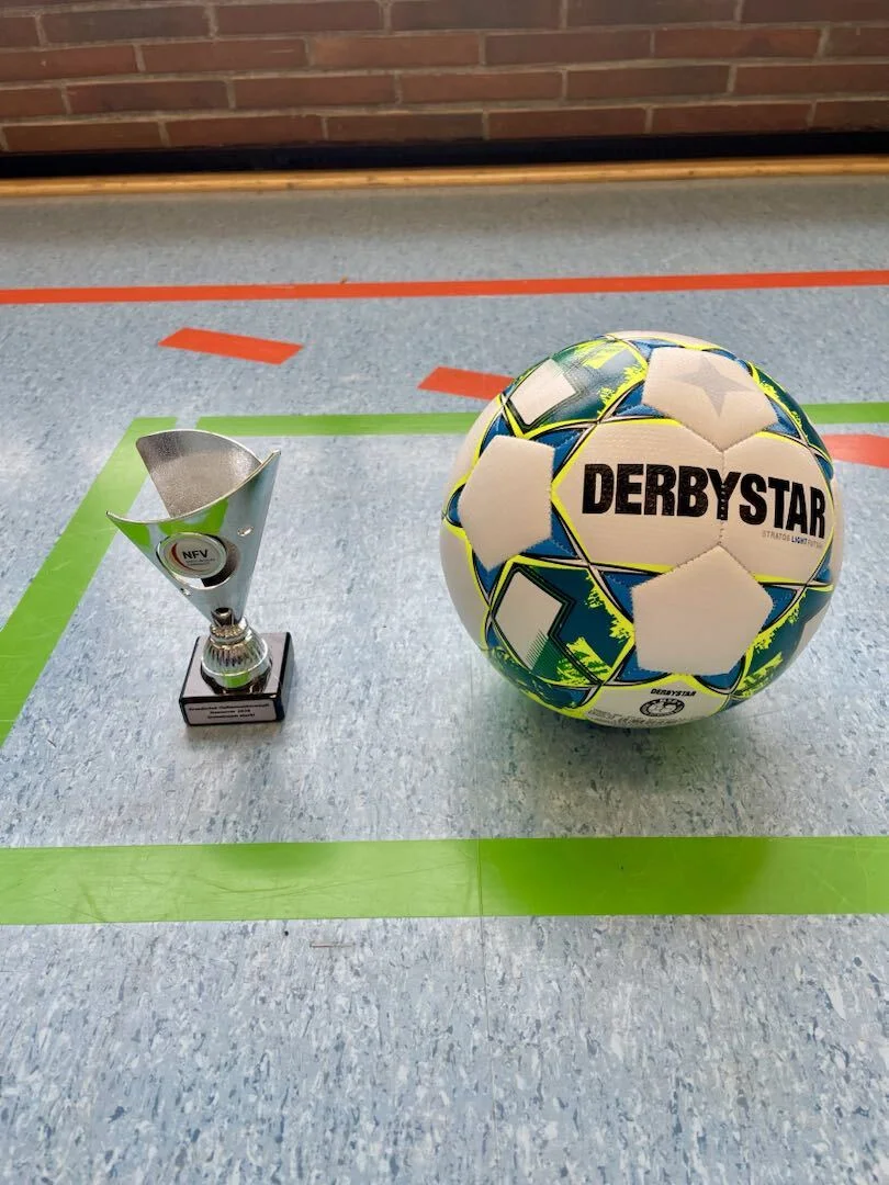Gewonnener Pokal und Ball