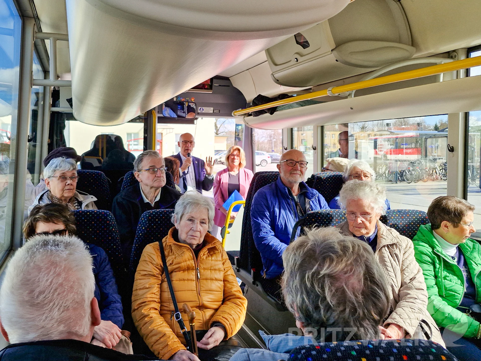 Mit zwei Bussen ging es in die Ortsteile. Foto: Stadt Pritzwalk