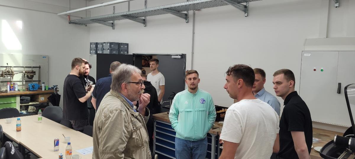 Abschlussfeier der Industriemechaniker anderer Winkel