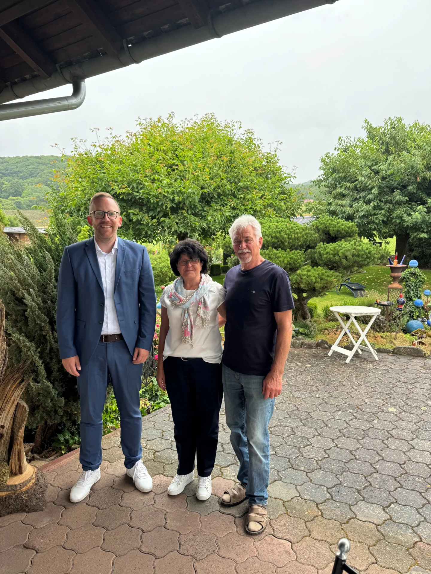 Bürgermeister Andre Wenzel mit Ursula und Wolfgang Gutberlet