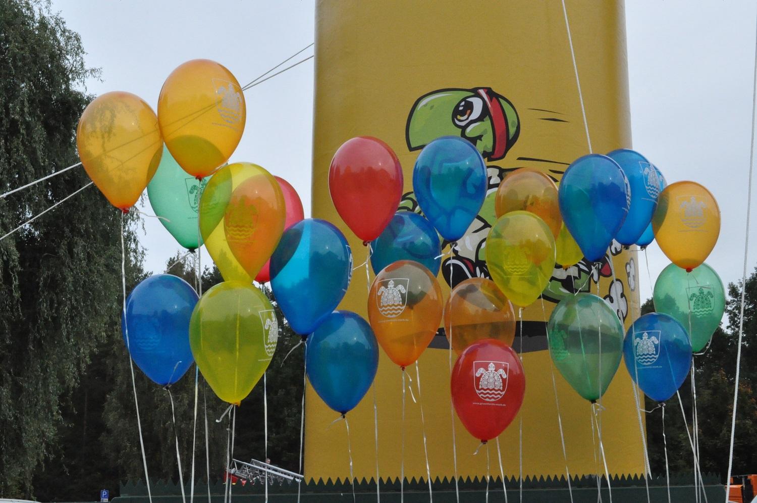 Bunte Luftballons für jedes Kind - Foto: Gemeinde Grünheide (Mark)