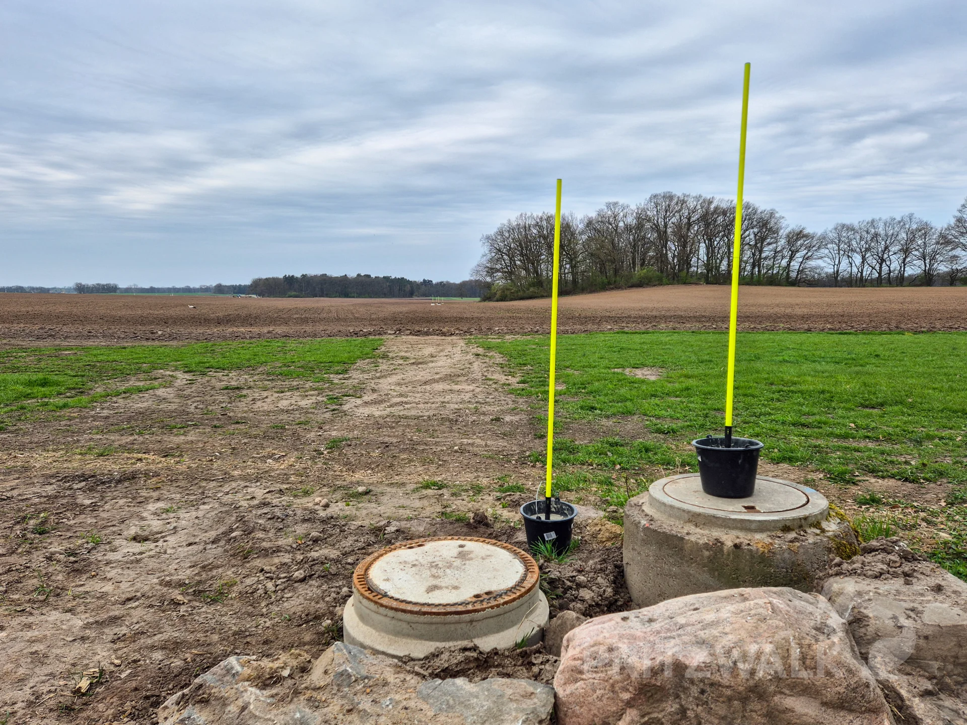 Bis in das Feld hinein wurde die Entwässerungsleitung verlegt. Foto: Stadt Pritzwalk